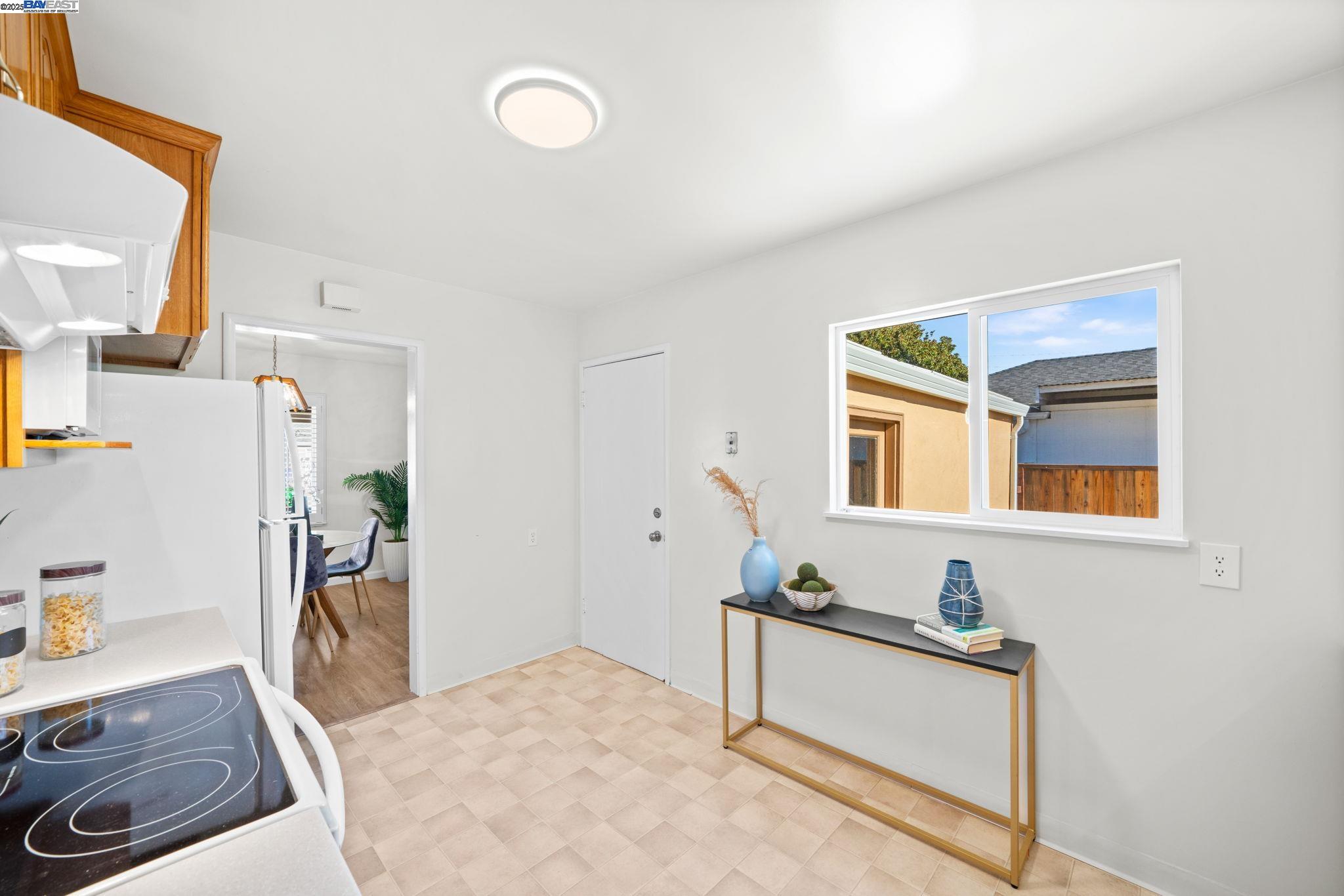 Detail Gallery Image 14 of 25 For 1266 via El Monte, San Lorenzo,  CA 94580 - 3 Beds | 1 Baths