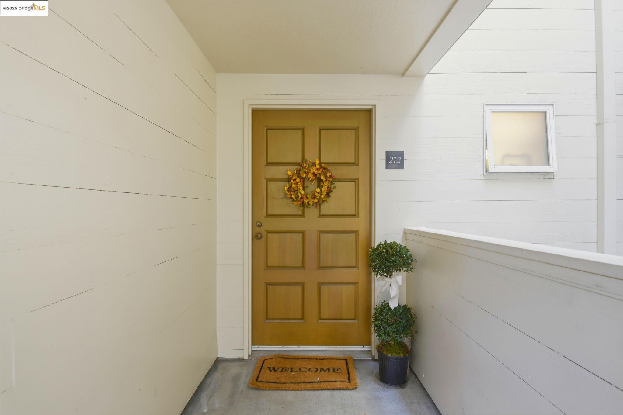 Detail Gallery Image 3 of 33 For 1300 Quarry Ct #212,  Richmond,  CA 94801 - 1 Beds | 1 Baths