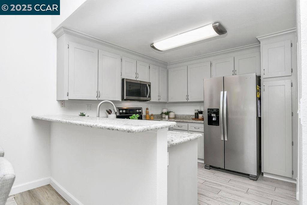 Detail Gallery Image 10 of 34 For 2414 Heatherleaf Ln, Martinez,  CA 94553 - 3 Beds | 2 Baths