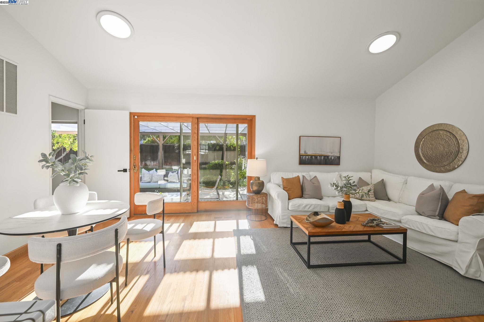 Detail Gallery Image 11 of 34 For 1732 Elmhurst Lane, Concord,  CA 94521 - 4 Beds | 2 Baths