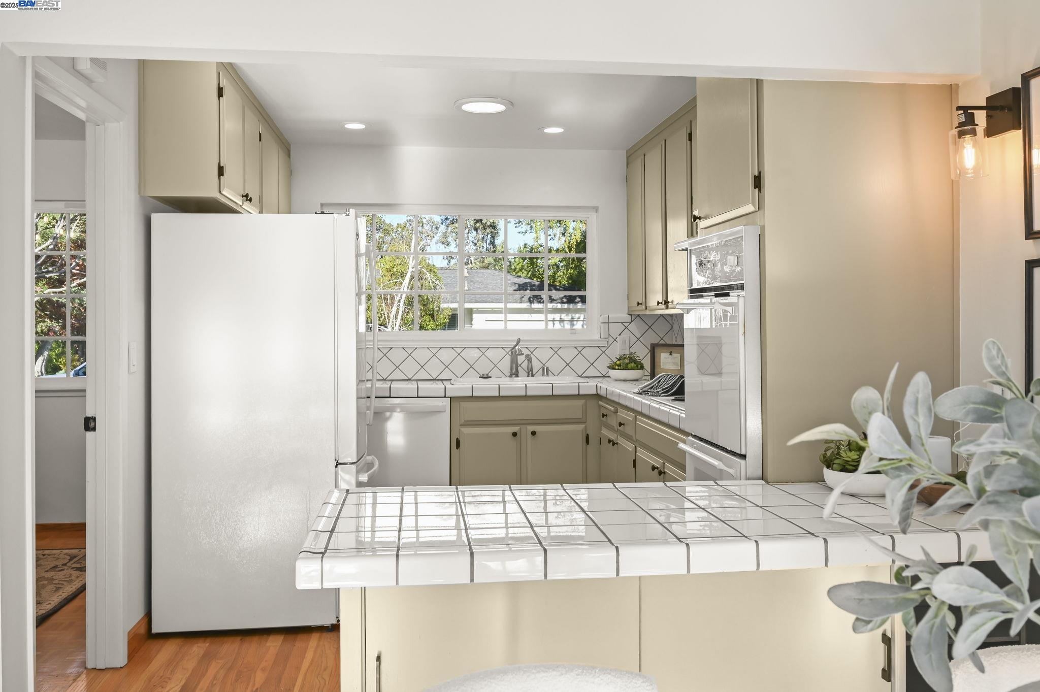 Detail Gallery Image 15 of 34 For 1732 Elmhurst Lane, Concord,  CA 94521 - 4 Beds | 2 Baths