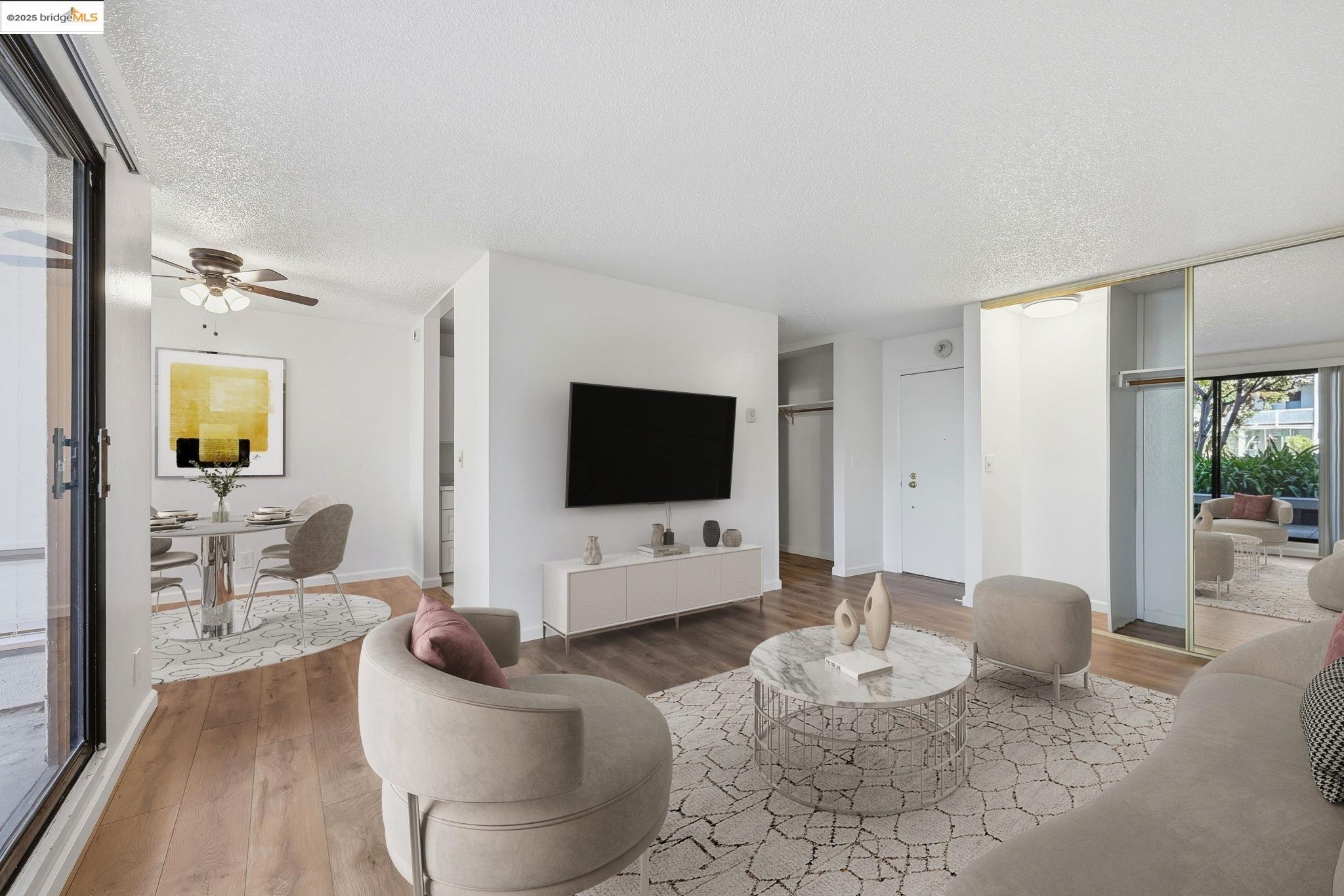 Detail Gallery Image 3 of 28 For 4 Admiral Drive #226,  Emeryville,  CA 94608 - 1 Beds | 1 Baths