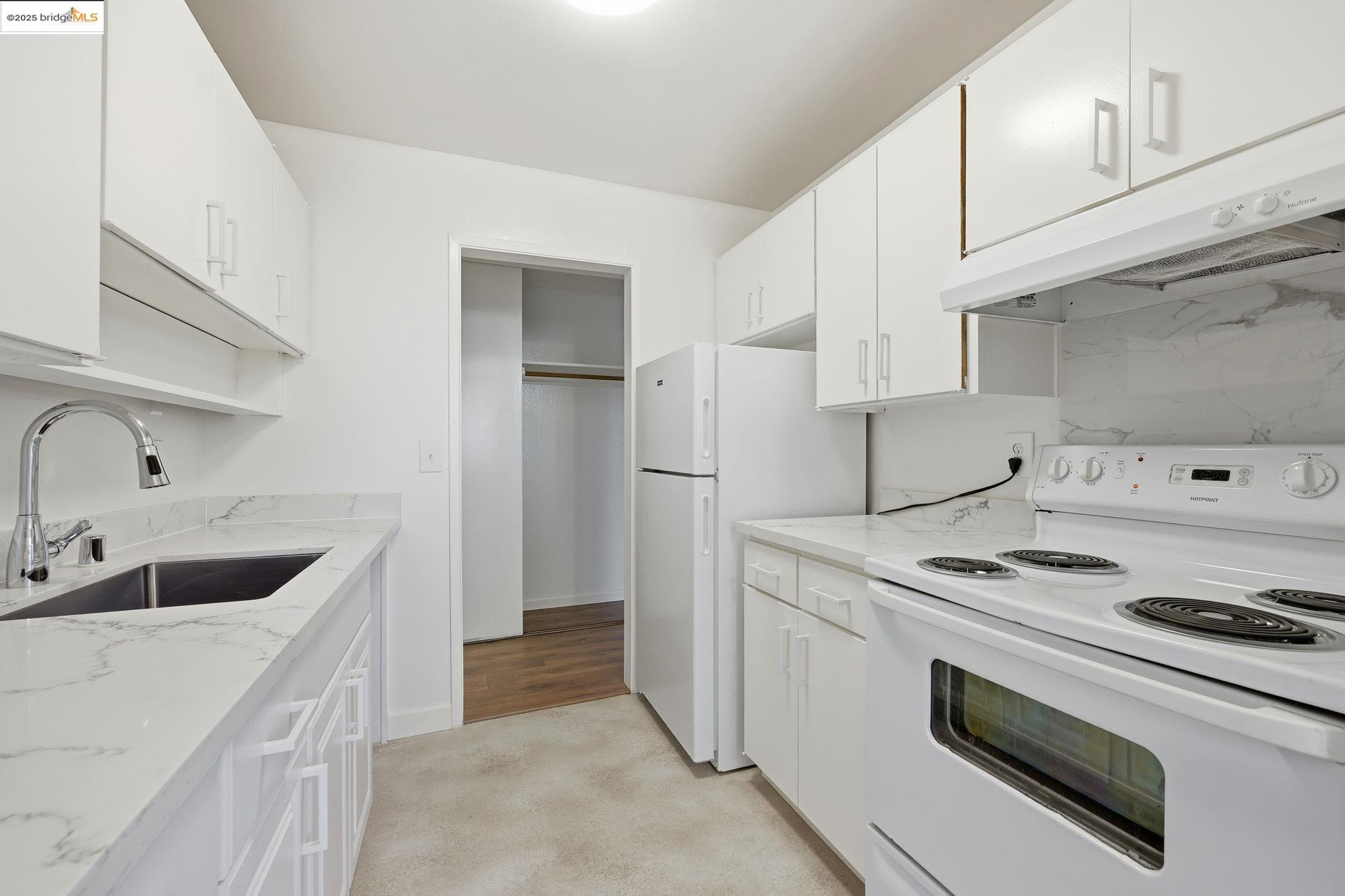 Detail Gallery Image 9 of 28 For 4 Admiral Drive #226,  Emeryville,  CA 94608 - 1 Beds | 1 Baths