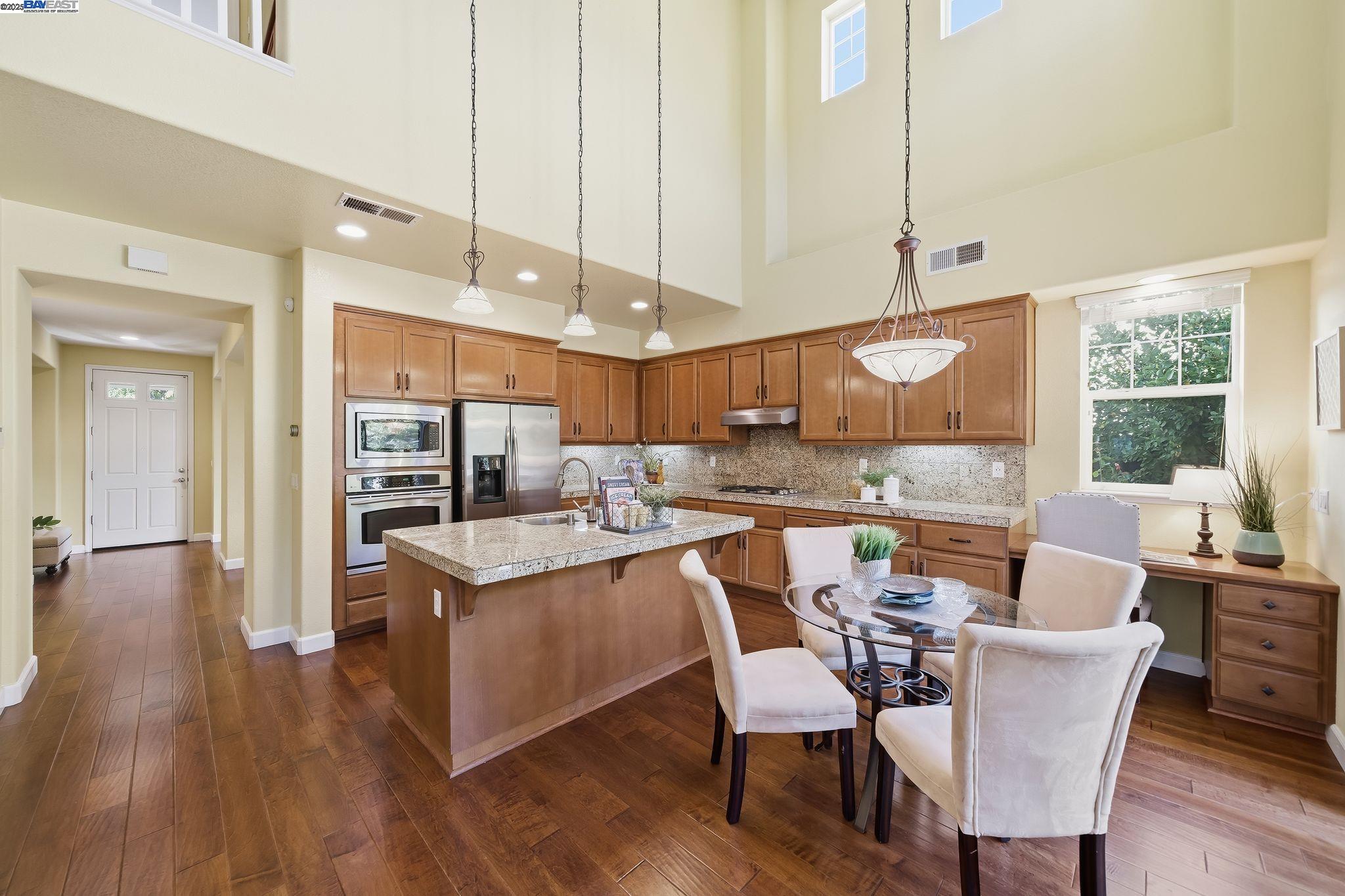 Detail Gallery Image 9 of 52 For 3638 Sandalford Way, San Ramon,  CA 94582 - 4 Beds | 3 Baths