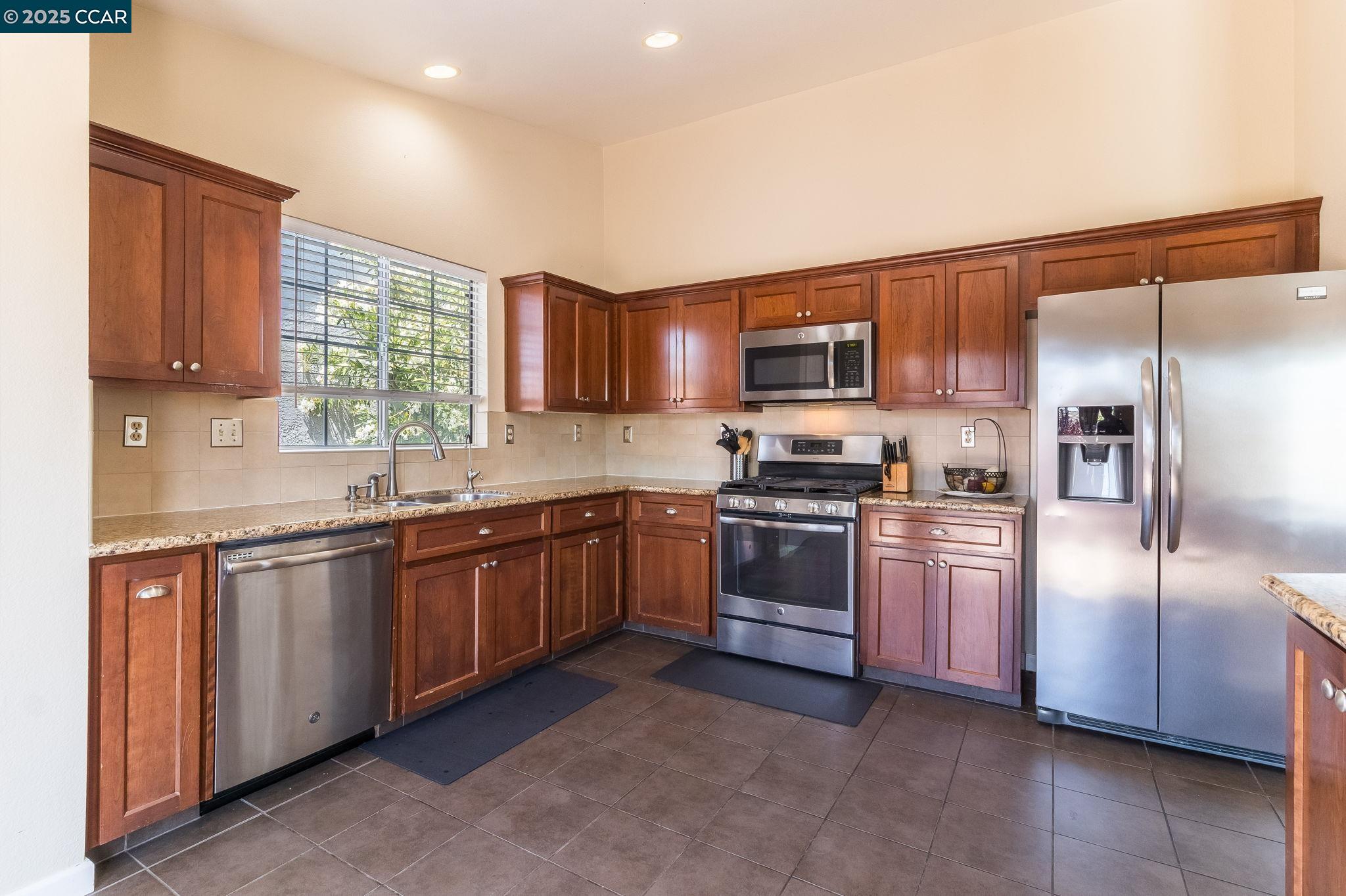 Detail Gallery Image 17 of 39 For 289 Crestview, Martinez,  CA 94533 - 3 Beds | 2/1 Baths