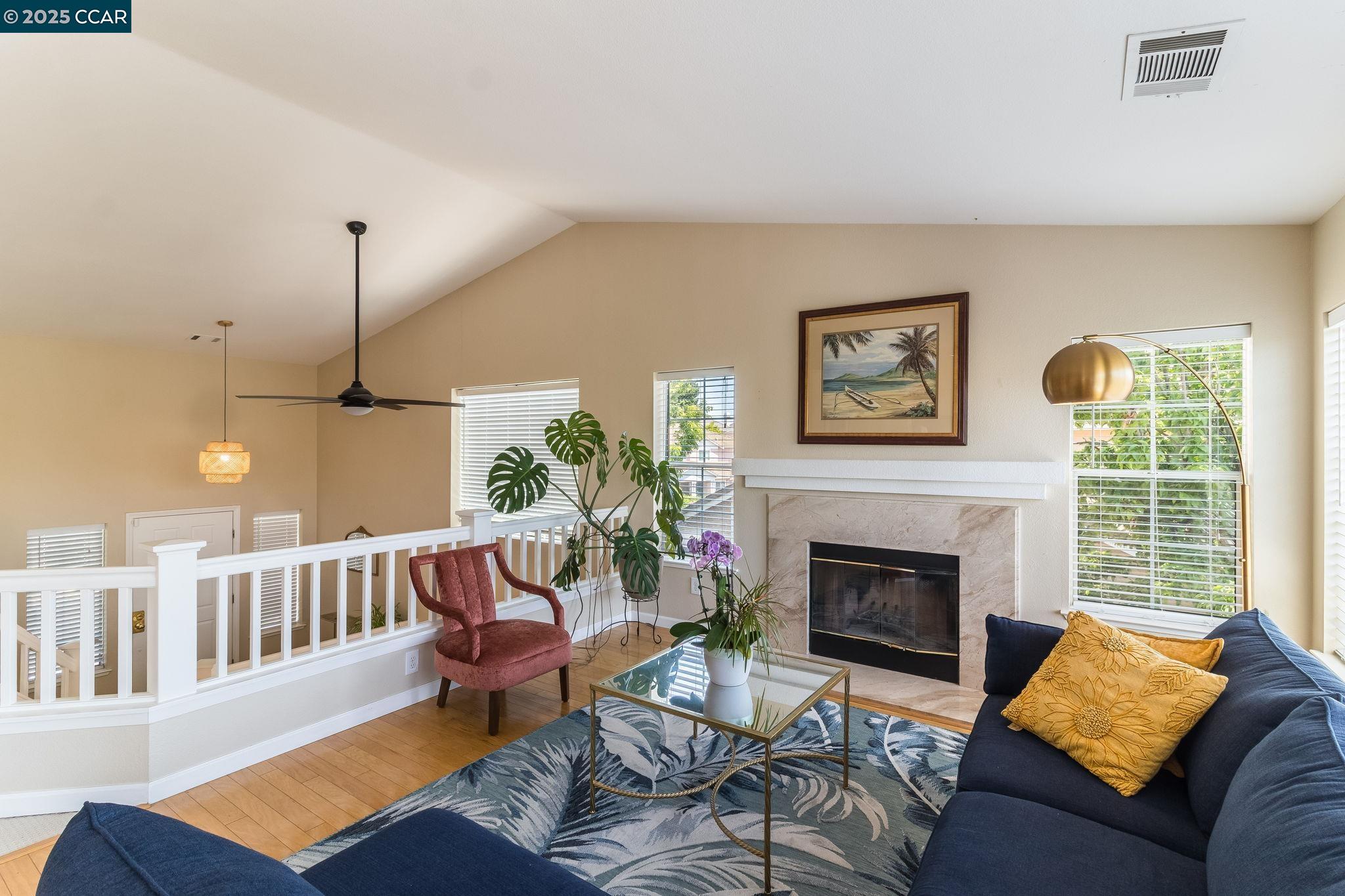 Detail Gallery Image 7 of 39 For 289 Crestview, Martinez,  CA 94533 - 3 Beds | 2/1 Baths