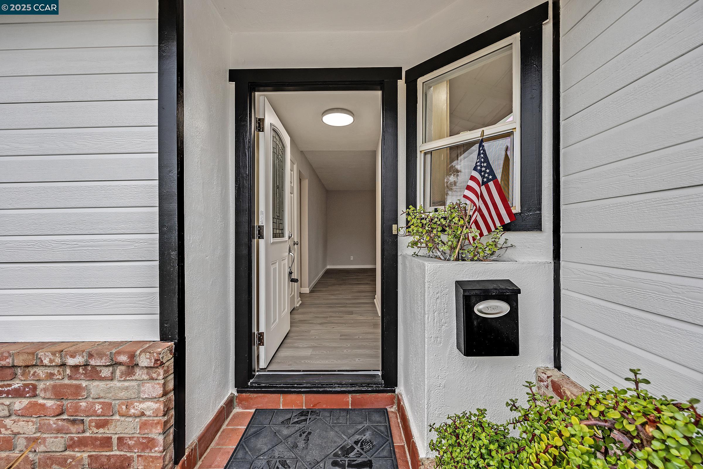 Detail Gallery Image 4 of 20 For 4045 Sacramento St, Concord,  CA 94521 - 3 Beds | 2 Baths
