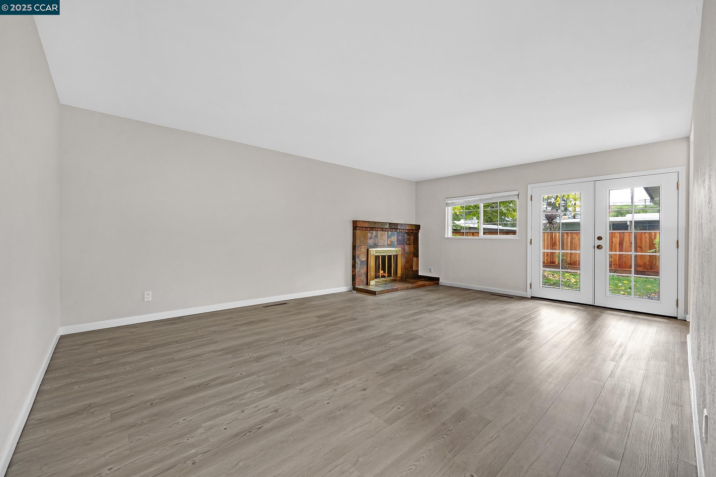 Detail Gallery Image 5 of 20 For 4045 Sacramento St, Concord,  CA 94521 - 3 Beds | 2 Baths