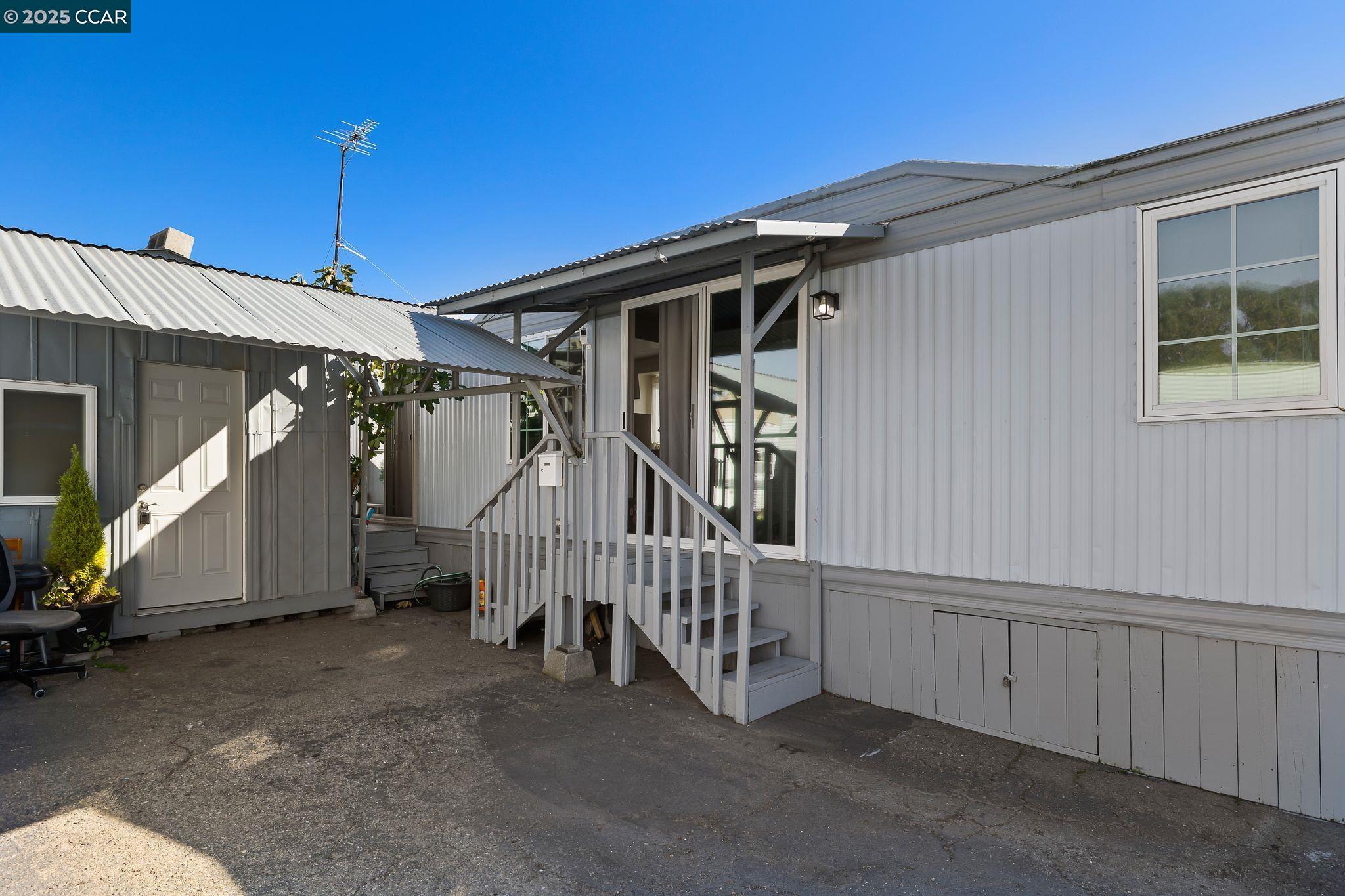 Front Image Thumbnail for CC41116247