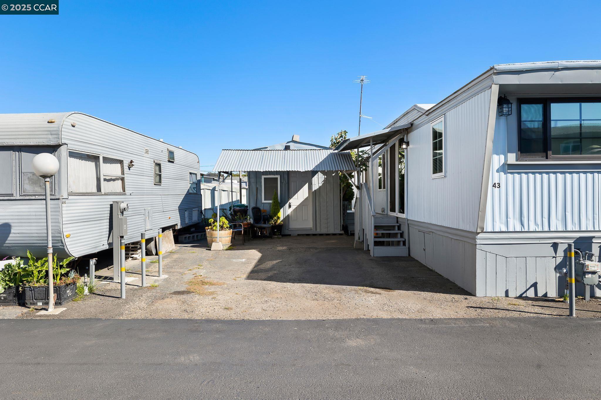 Detail Gallery Image 2 of 26 For 2425 Church Lane # 43, San Pablo,  CA 94806 - 2 Beds | 1 Baths