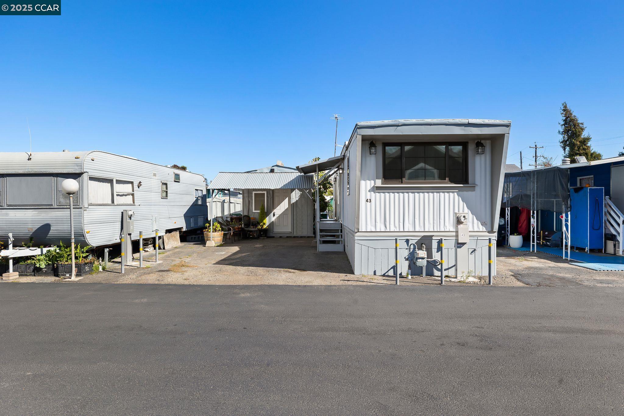 Detail Gallery Image 3 of 26 For 2425 Church Lane # 43, San Pablo,  CA 94806 - 2 Beds | 1 Baths