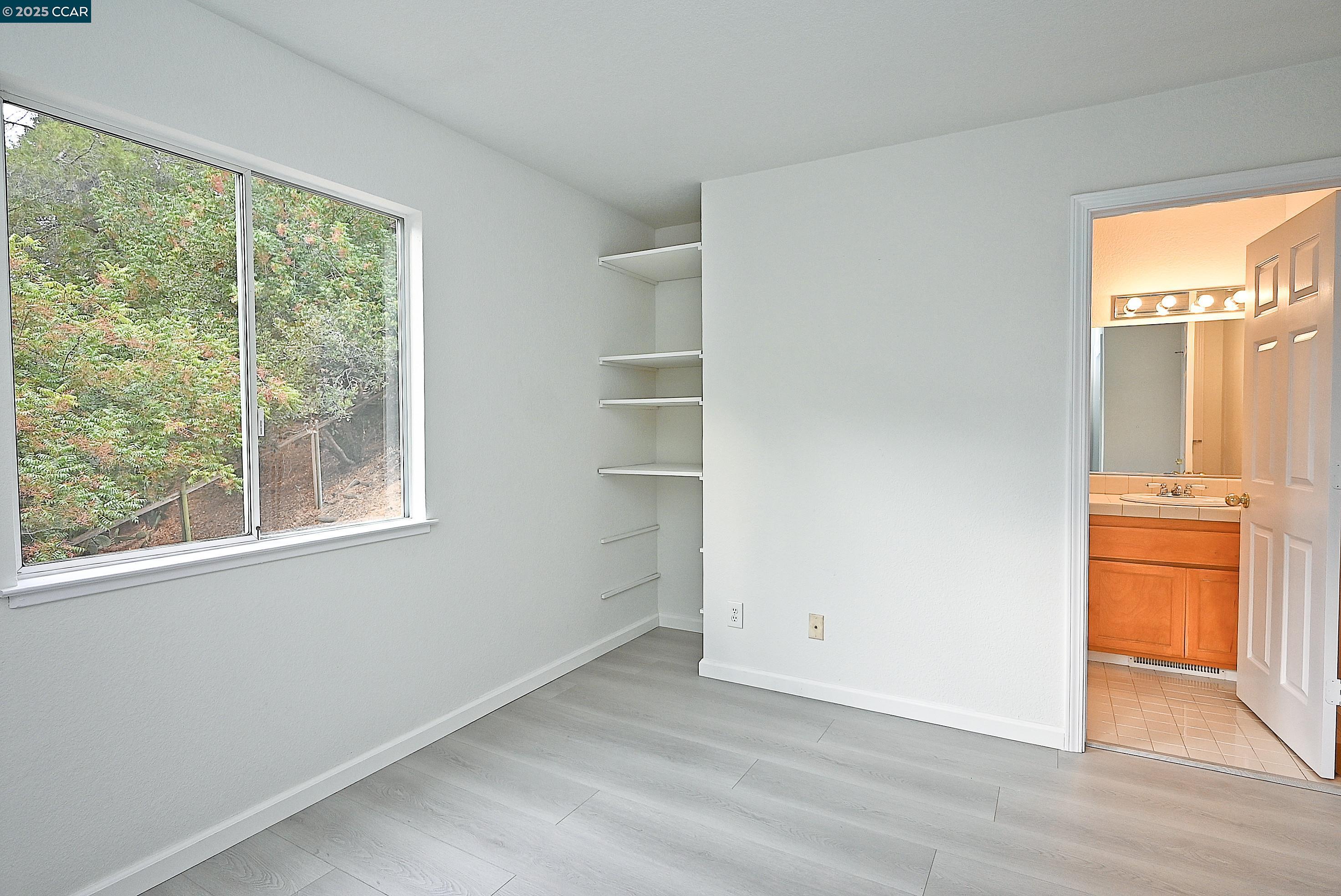 Detail Gallery Image 30 of 42 For 1199 Panoramic Drive, Martinez,  CA 94553 - 4 Beds | 3/1 Baths