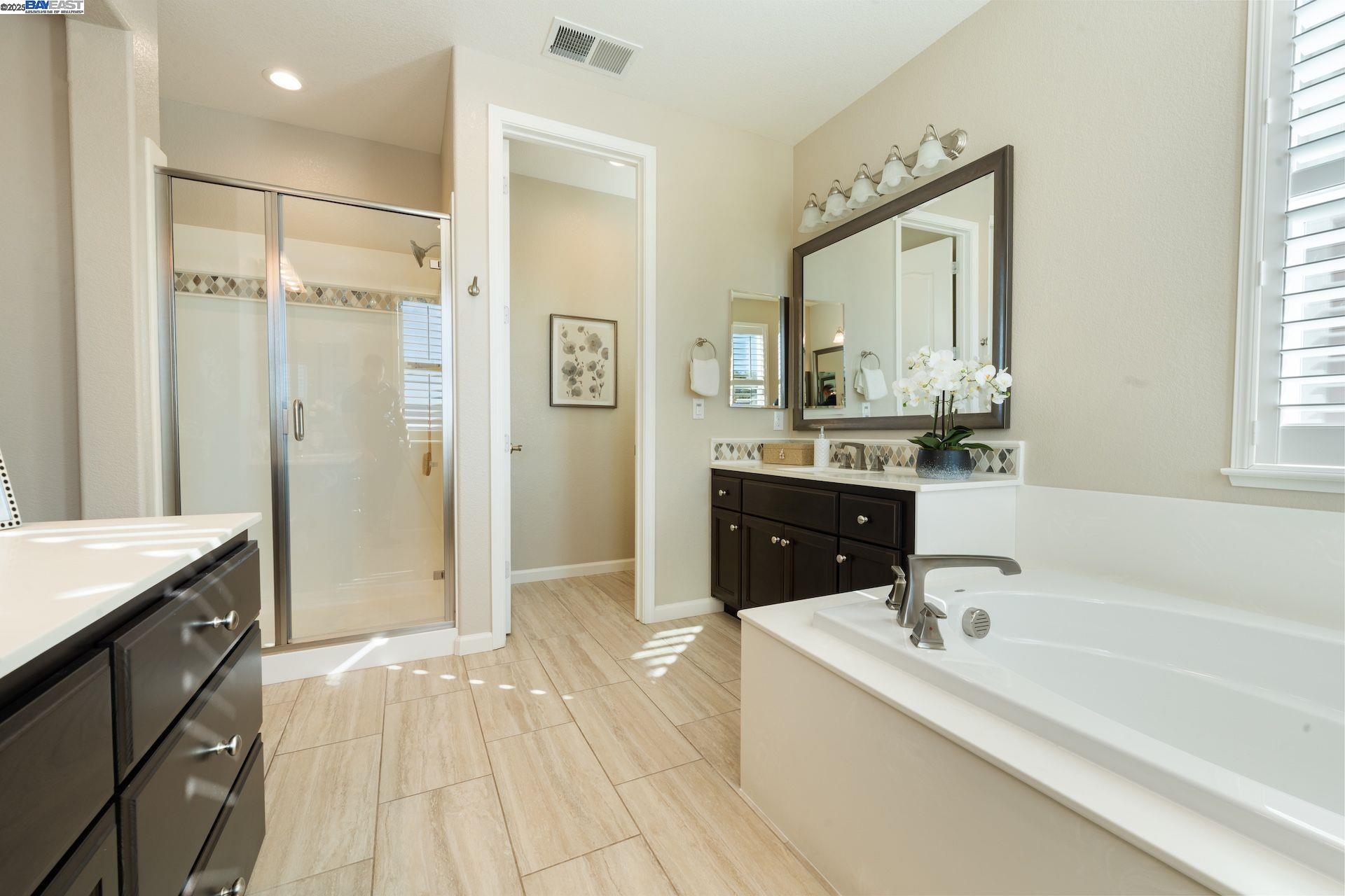 Detail Gallery Image 11 of 43 For 2075 Rovello Loop, Livermore,  CA 94550 - 3 Beds | 3 Baths