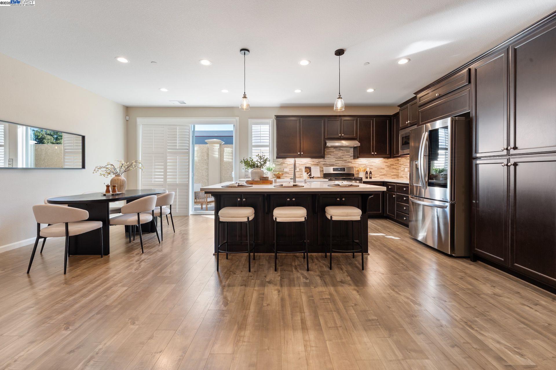 Detail Gallery Image 4 of 43 For 2075 Rovello Loop, Livermore,  CA 94550 - 3 Beds | 3 Baths