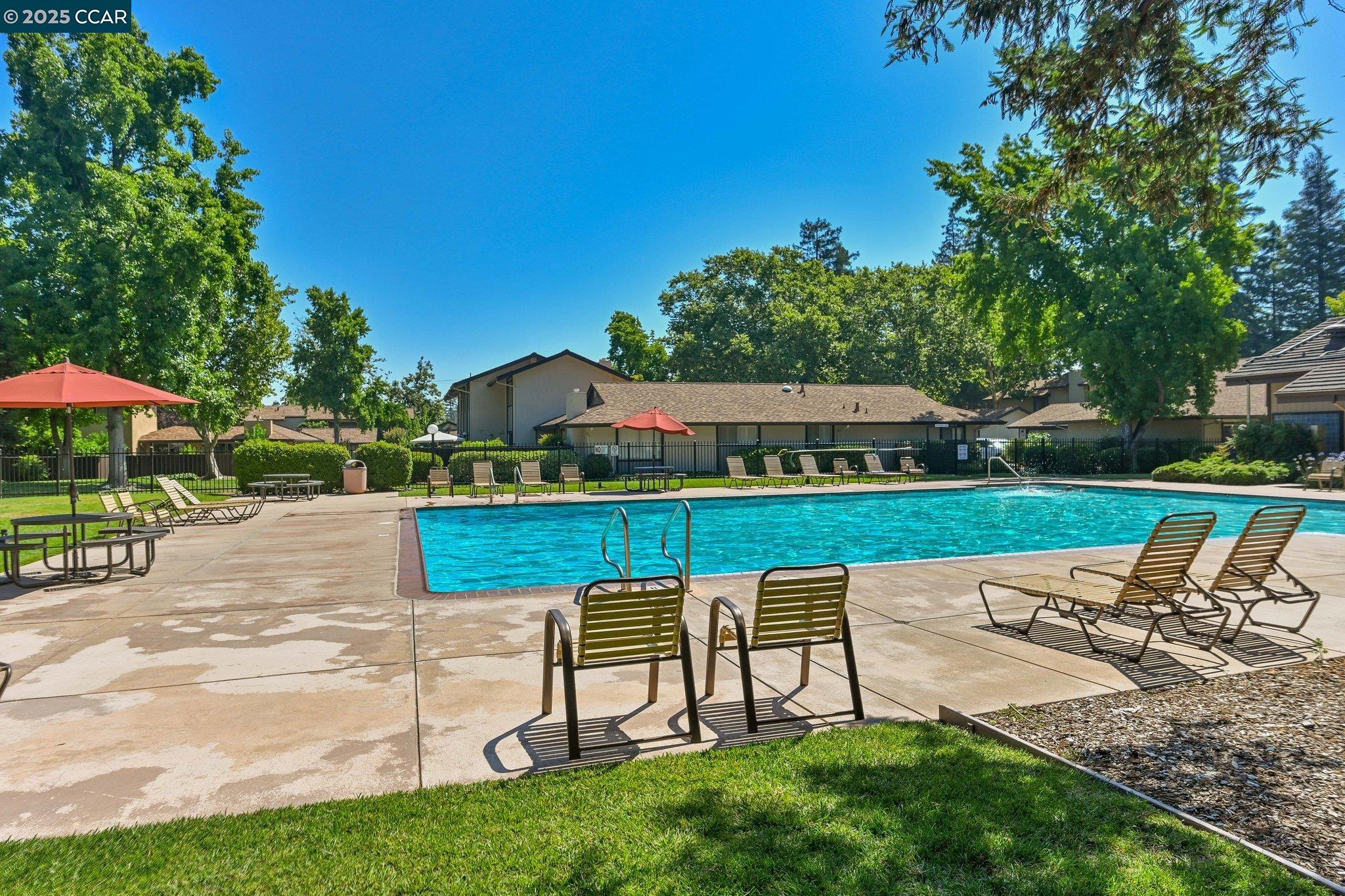 Detail Gallery Image 20 of 26 For 1605 Countrywood Ct, Walnut Creek,  CA 94598 - 3 Beds | 2/1 Baths