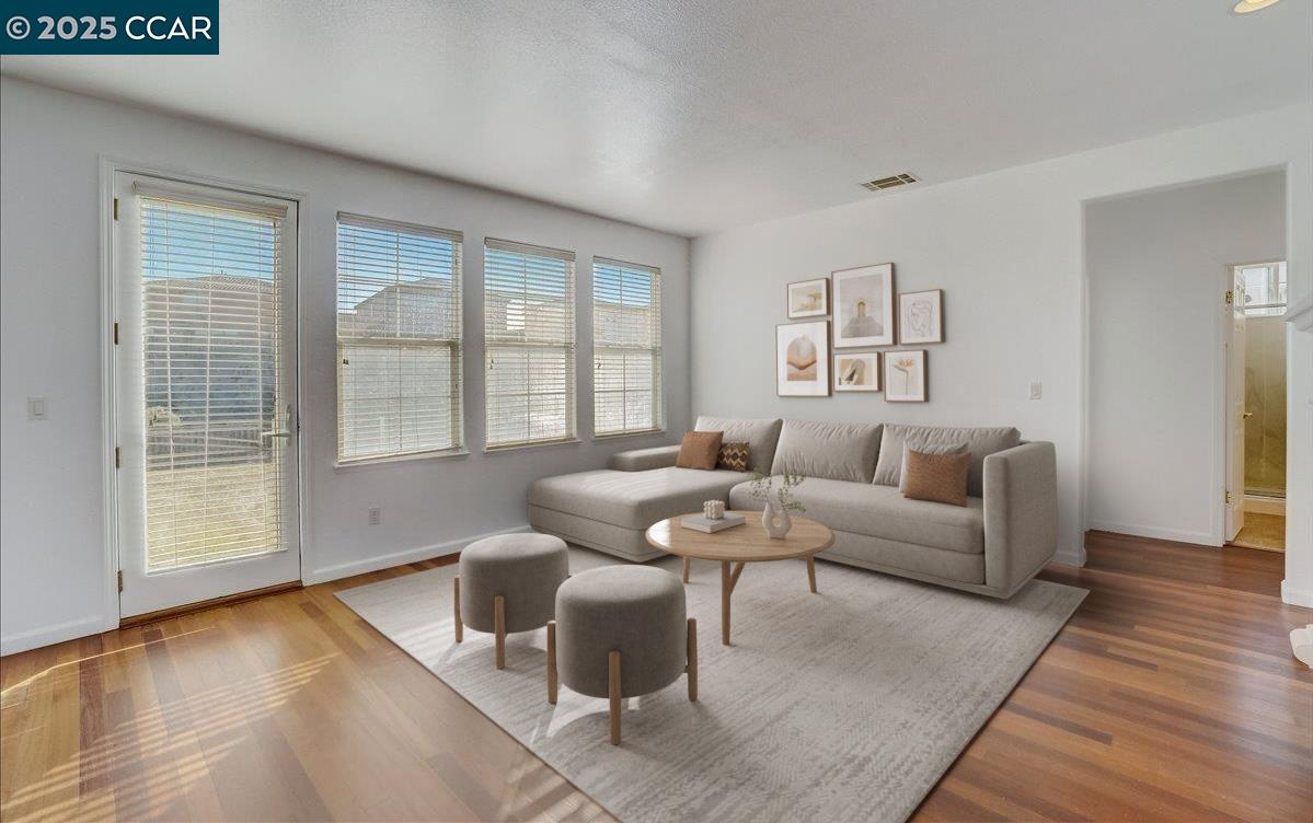 Detail Gallery Image 4 of 9 For 5660 Vista Drive, Richmond,  CA 94806 - 5 Beds | 3 Baths