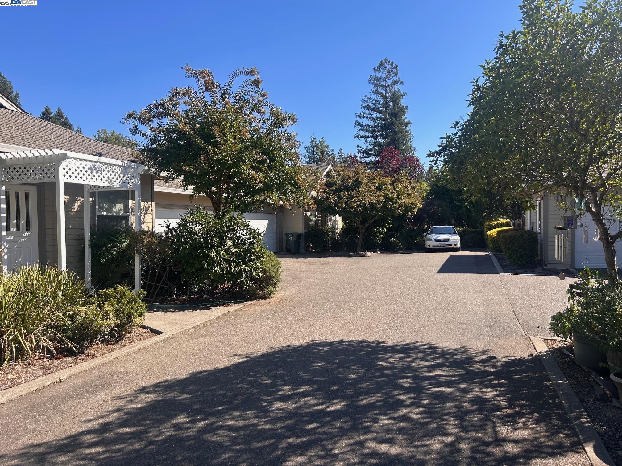 Detail Gallery Image 10 of 10 For 426 Piper St #D,  Healdsburg,  CA 95448 - 3 Beds | 2 Baths