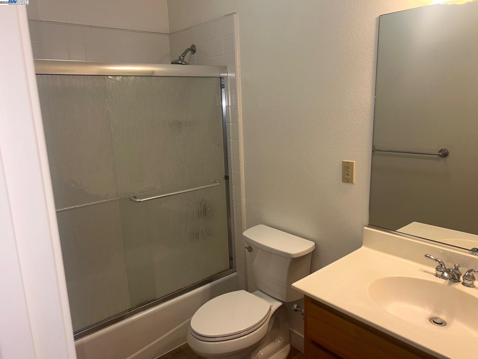 Detail Gallery Image 4 of 10 For 426 Piper St #D,  Healdsburg,  CA 95448 - 3 Beds | 2 Baths