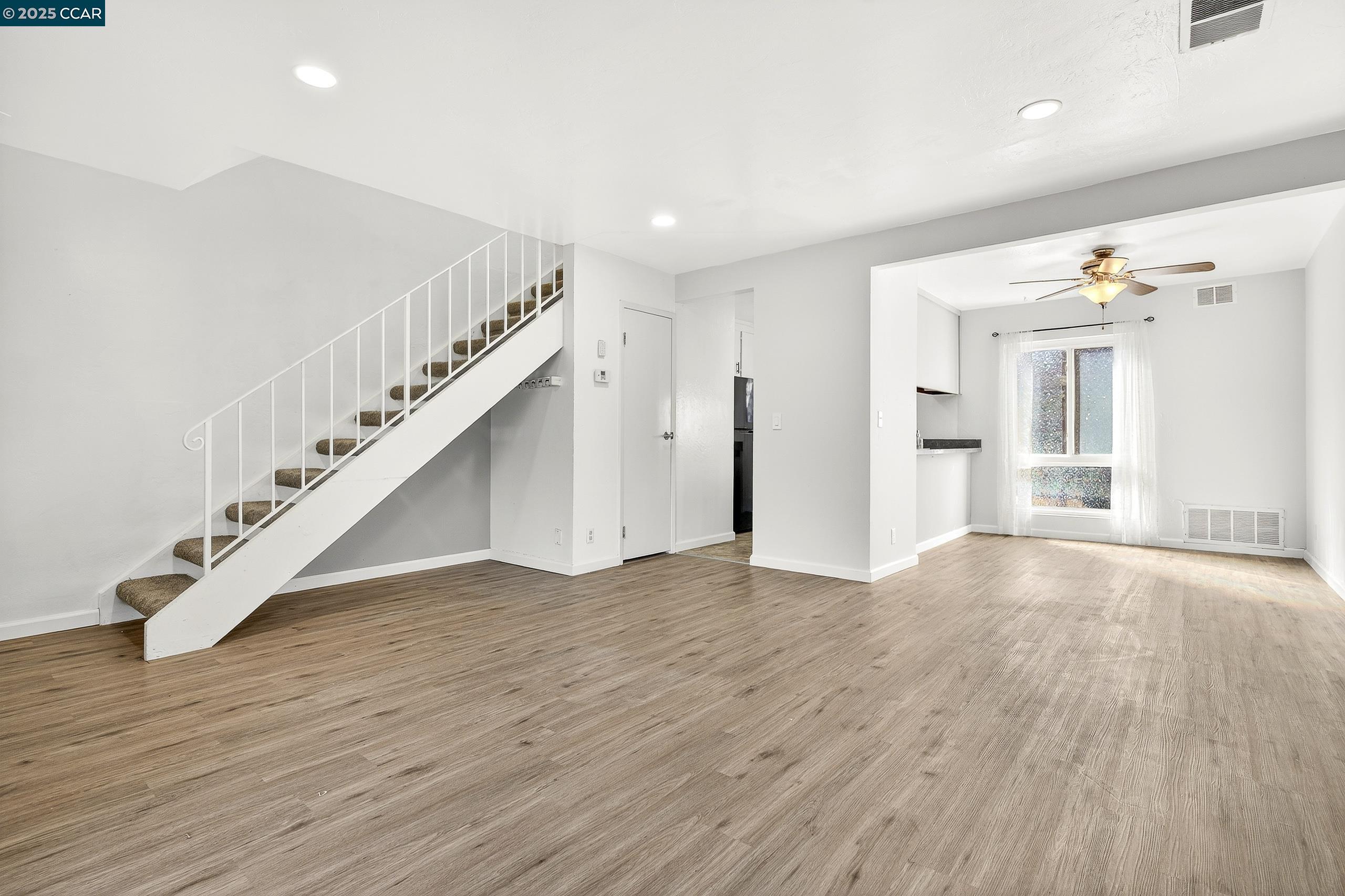 Front Image Thumbnail for CC41116261