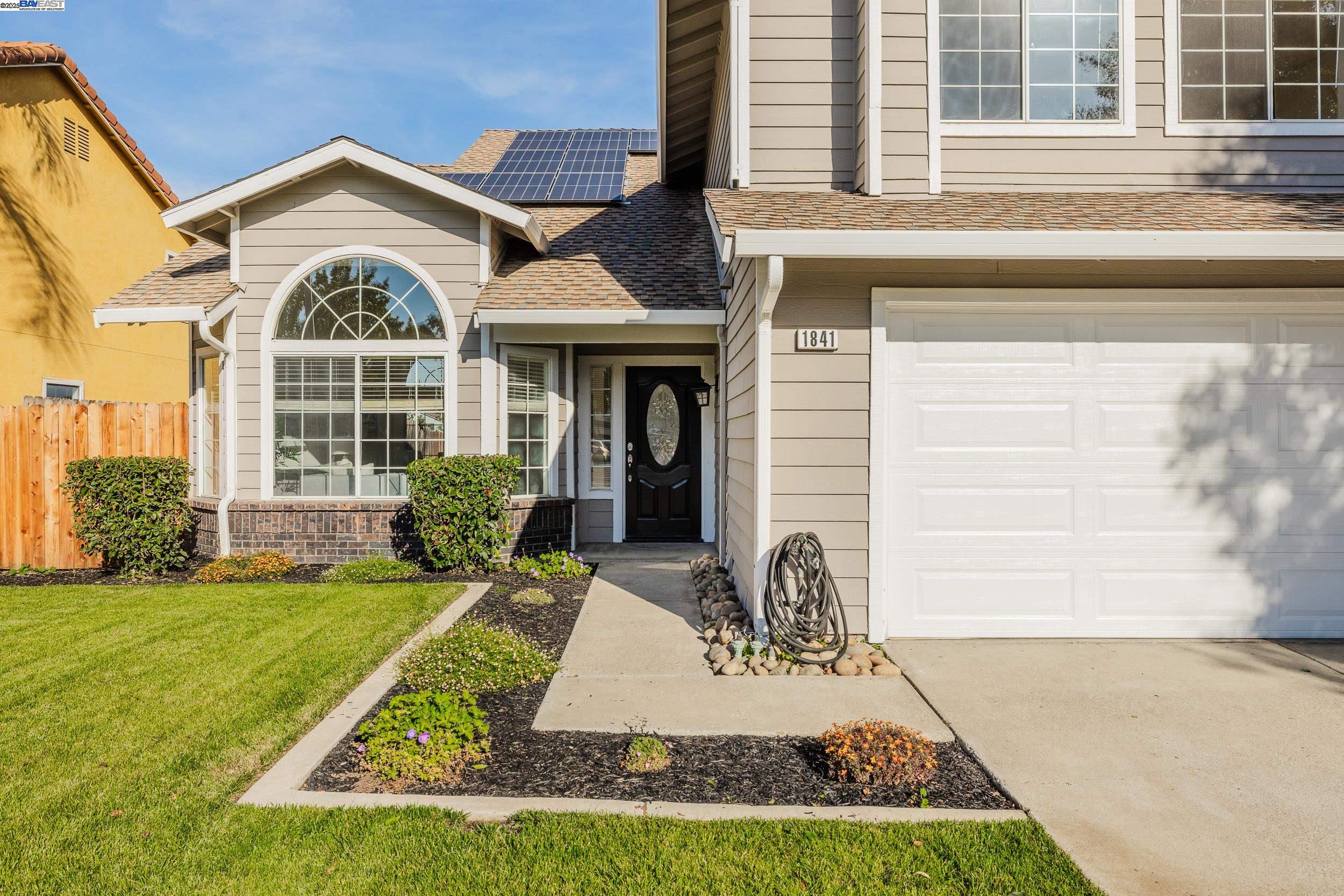 Detail Gallery Image 2 of 37 For 1841 Summertime Dr, Tracy,  CA 95376 - 5 Beds | 3 Baths