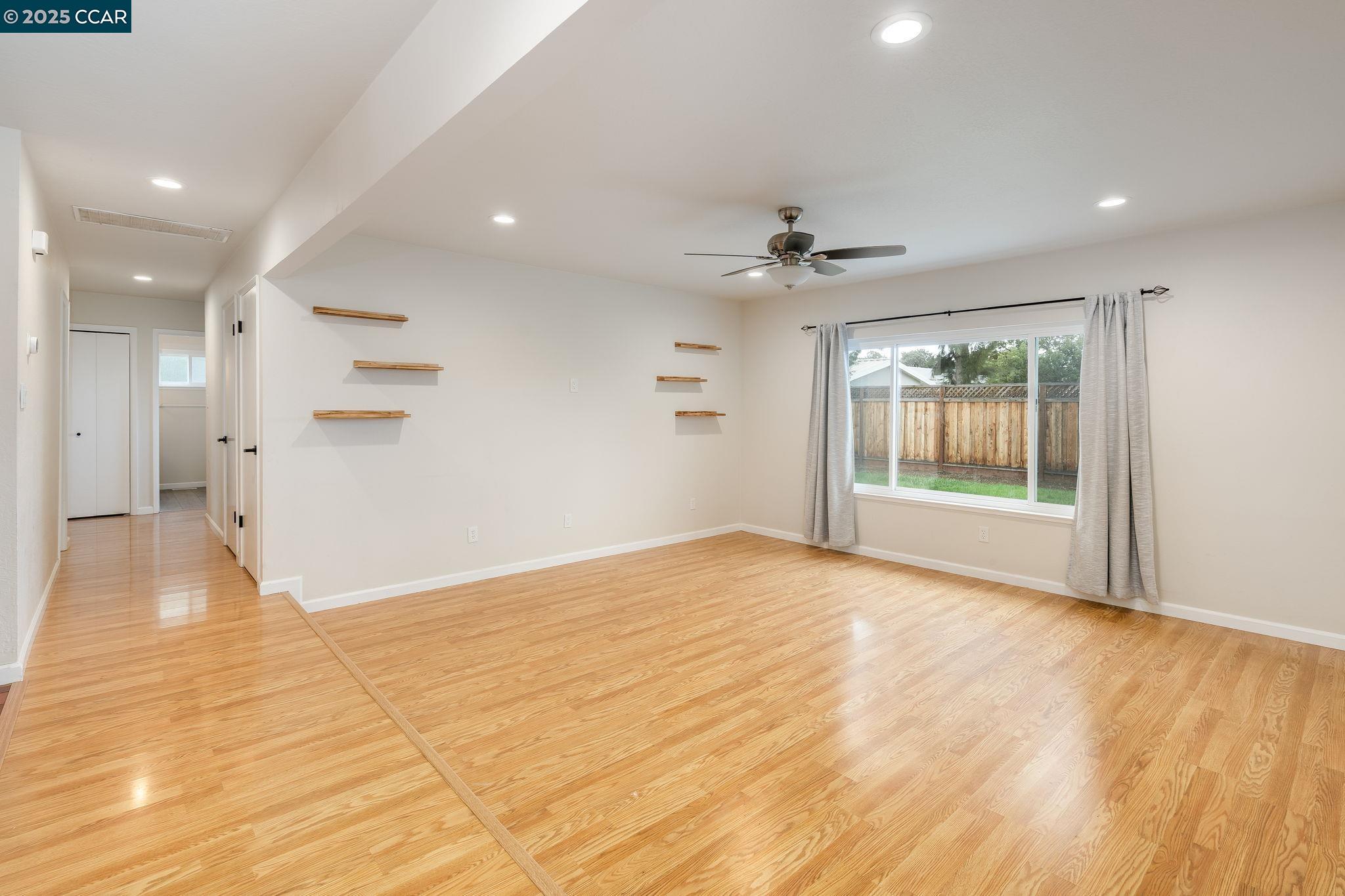 Detail Gallery Image 4 of 35 For 4770 Olive Drive, Concord,  CA 94521 - 3 Beds | 2 Baths