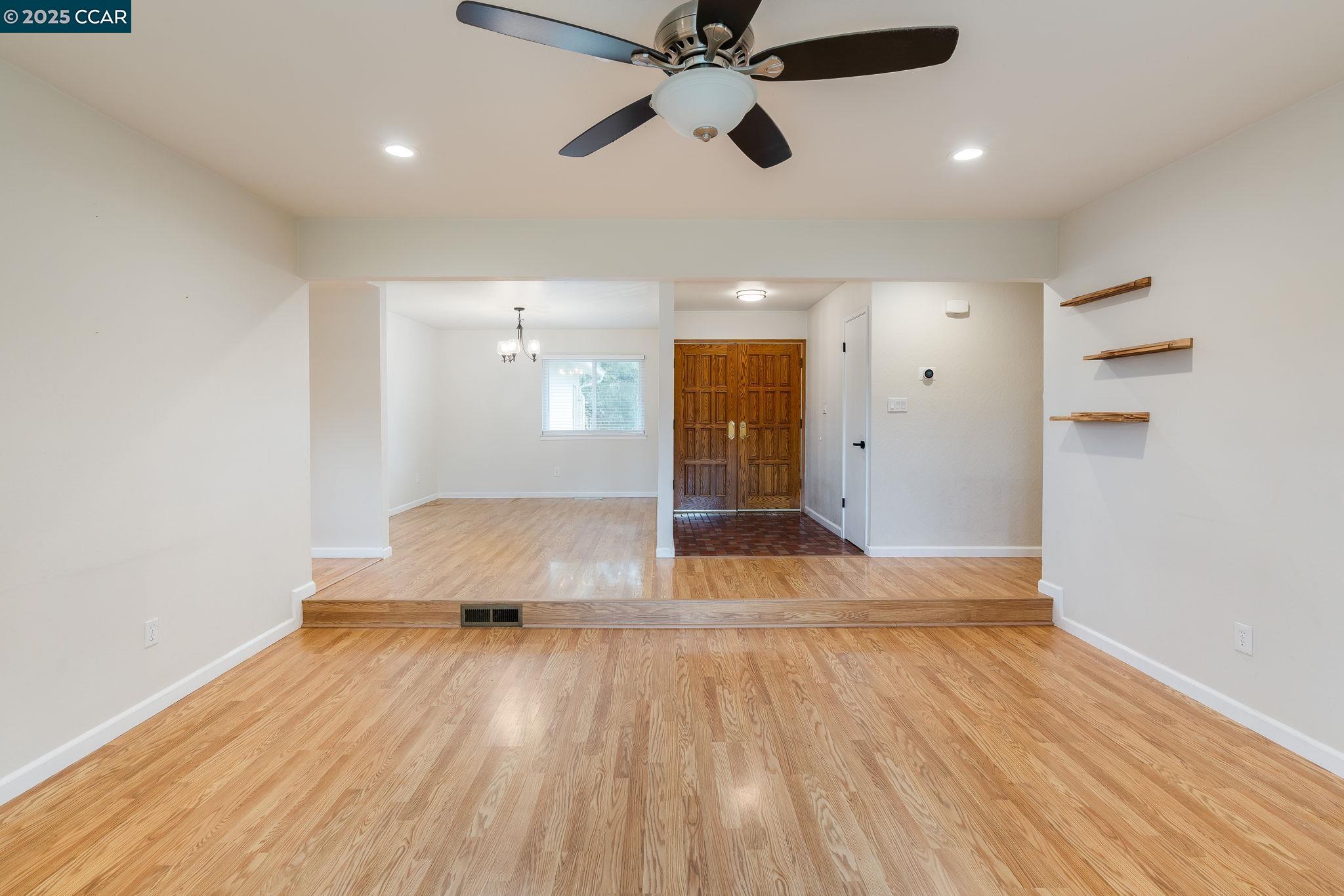 Detail Gallery Image 7 of 35 For 4770 Olive Drive, Concord,  CA 94521 - 3 Beds | 2 Baths