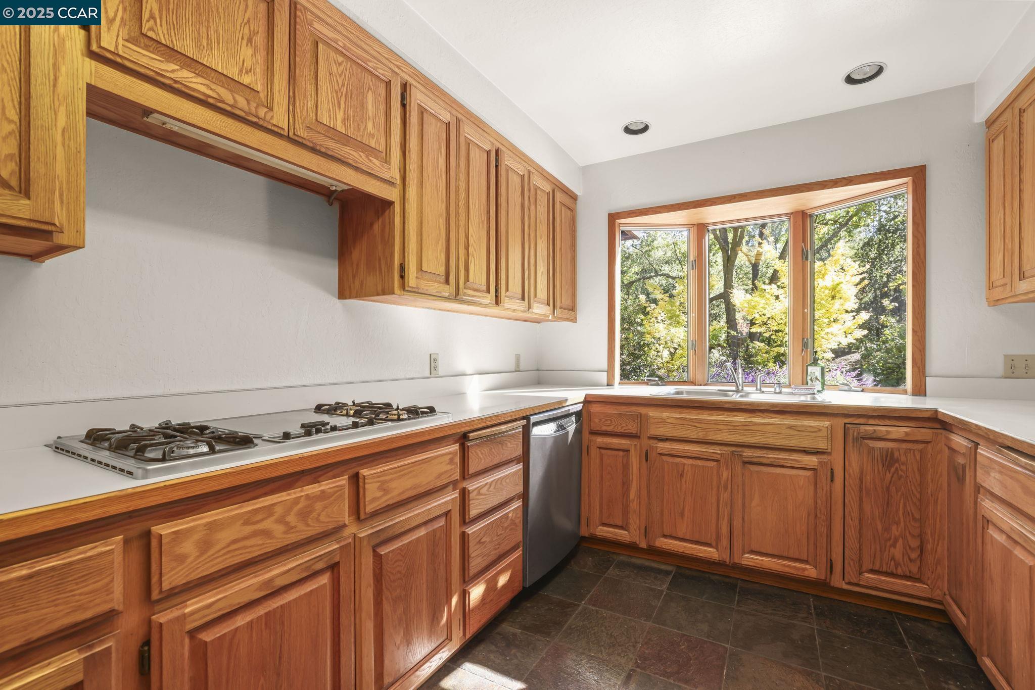 Detail Gallery Image 17 of 56 For 955 Hawthorne Dr, Walnut Creek,  CA 94596 - 4 Beds | 2 Baths