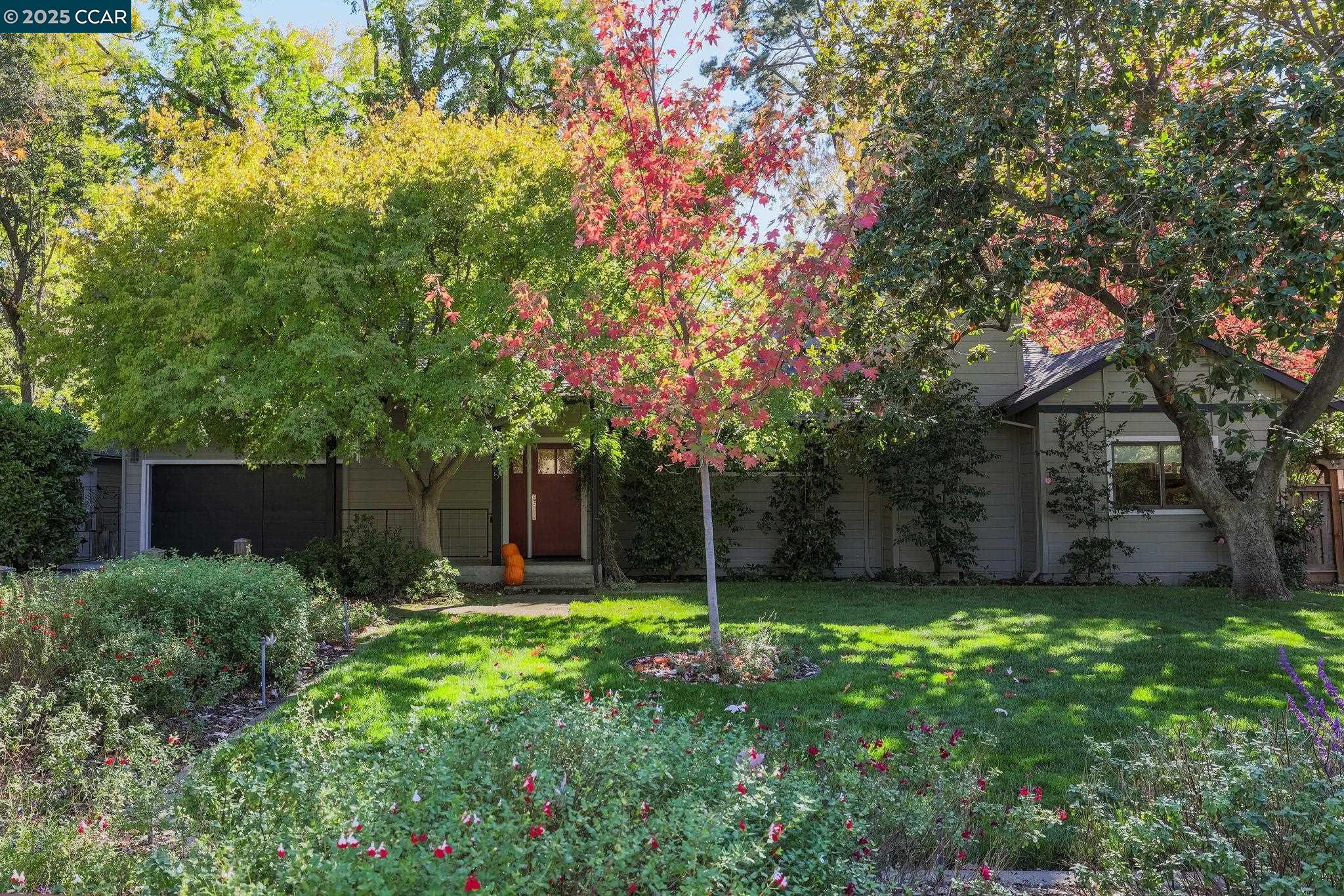 Detail Gallery Image 3 of 56 For 955 Hawthorne Dr, Walnut Creek,  CA 94596 - 4 Beds | 2 Baths