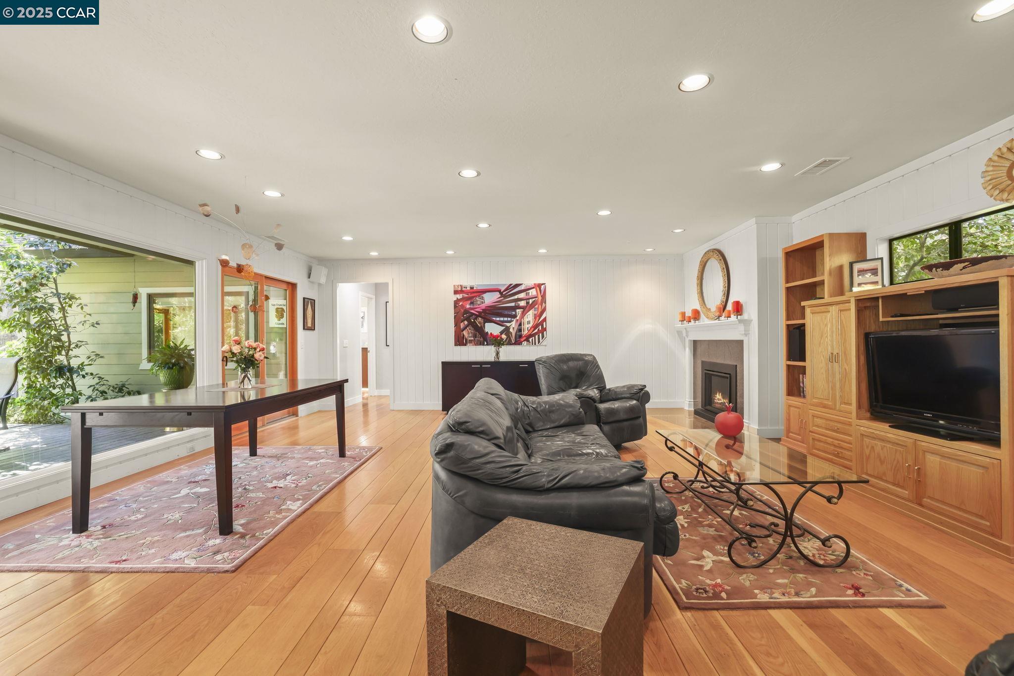 Detail Gallery Image 9 of 56 For 955 Hawthorne Dr, Walnut Creek,  CA 94596 - 4 Beds | 2 Baths