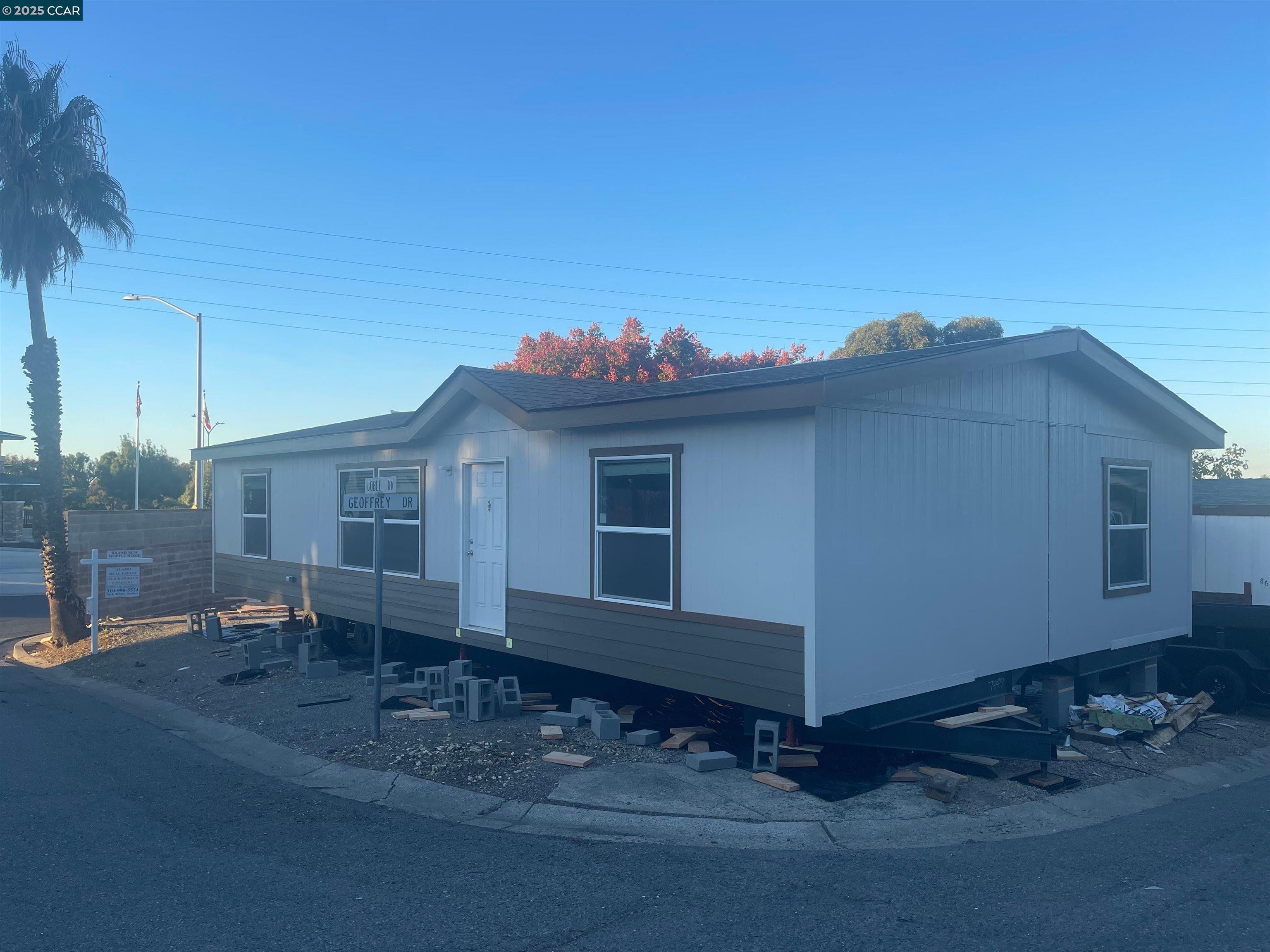 Front Image Thumbnail for CC41116272