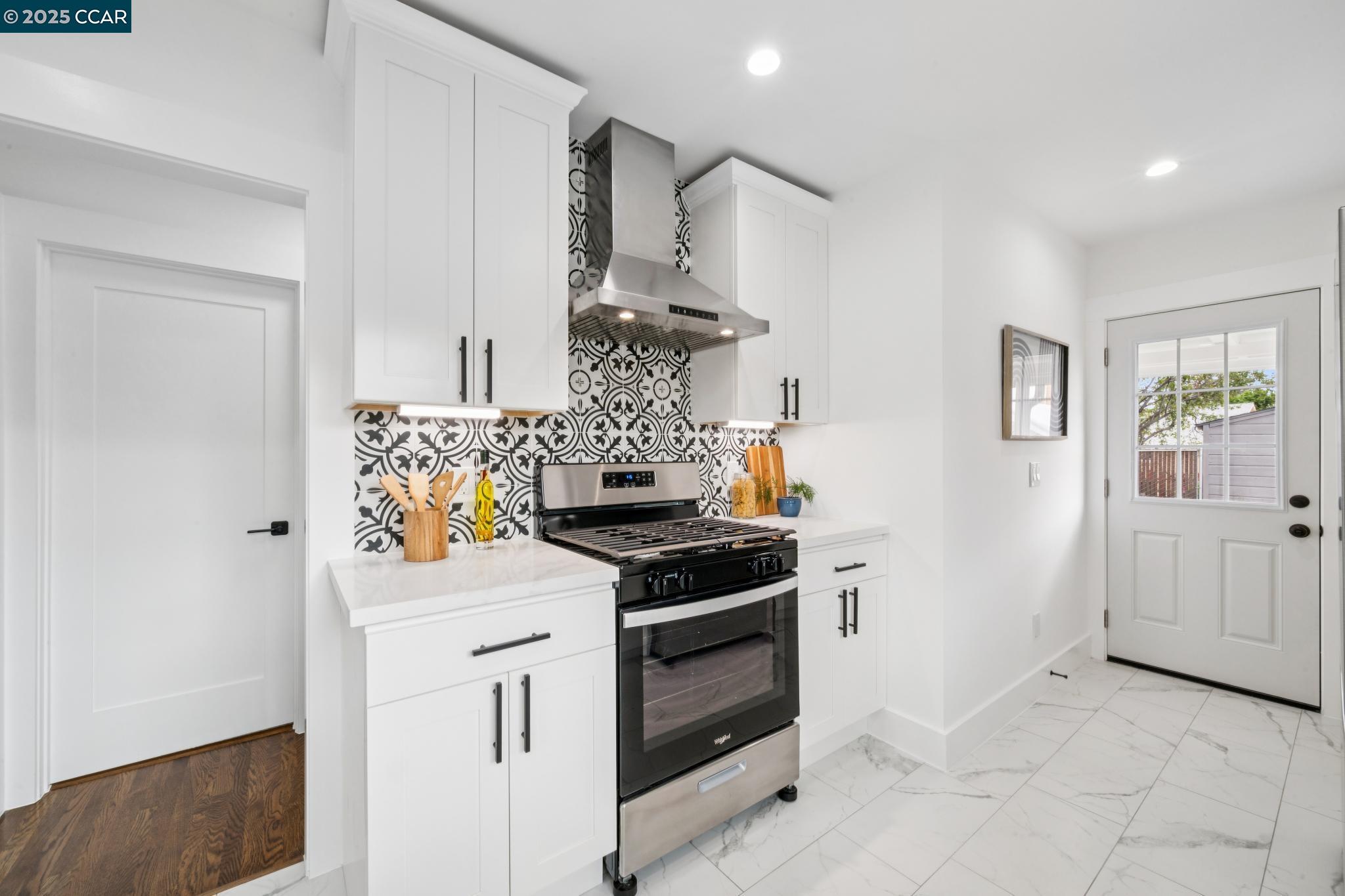 Detail Gallery Image 14 of 47 For 1128 60th Ave, Oakland,  CA 94621 - 3 Beds | 1 Baths