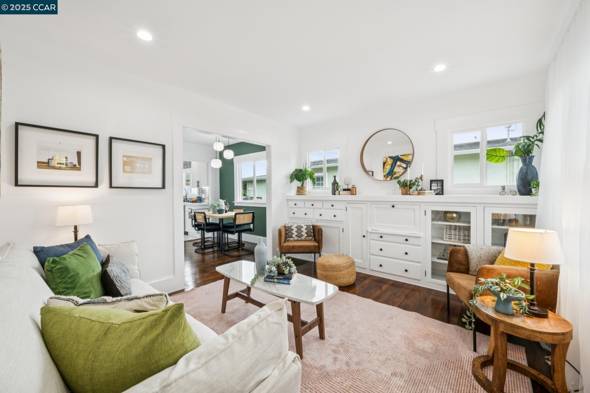 Detail Gallery Image 4 of 47 For 1128 60th Ave, Oakland,  CA 94621 - 3 Beds | 1 Baths