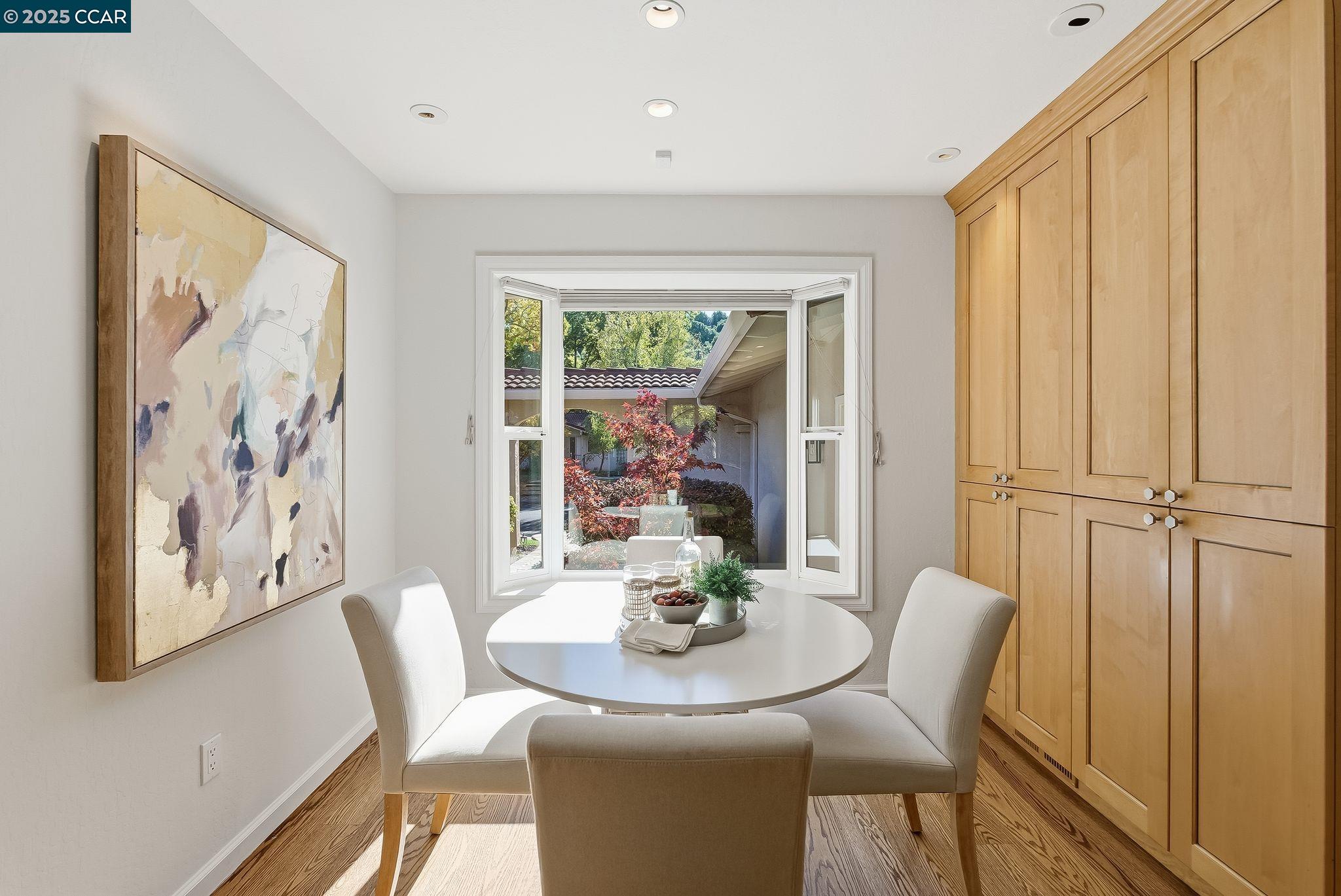 Detail Gallery Image 11 of 39 For 3954 Campolindo Dr, Moraga,  CA 94556 - 4 Beds | 2/1 Baths