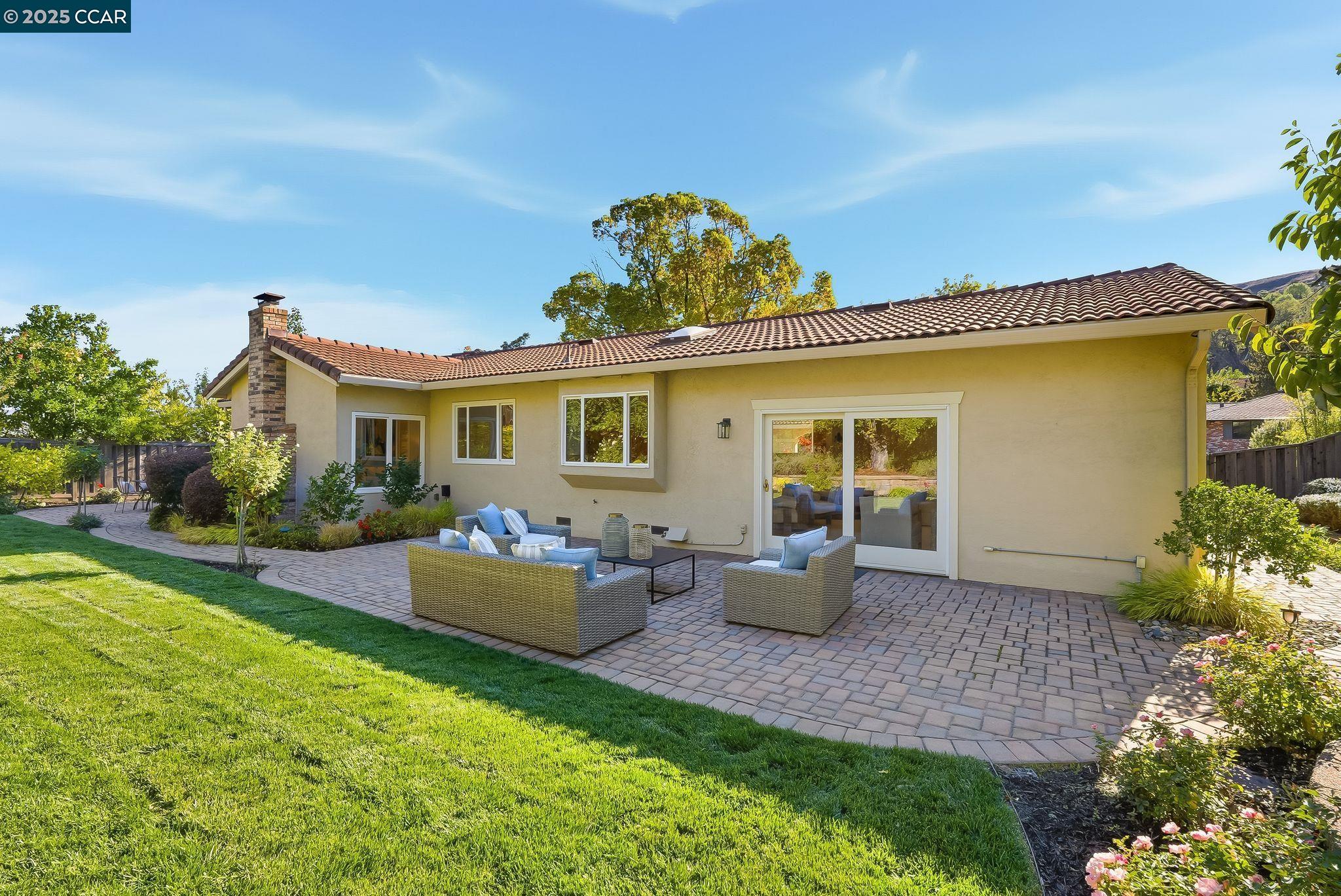 Detail Gallery Image 28 of 39 For 3954 Campolindo Dr, Moraga,  CA 94556 - 4 Beds | 2/1 Baths