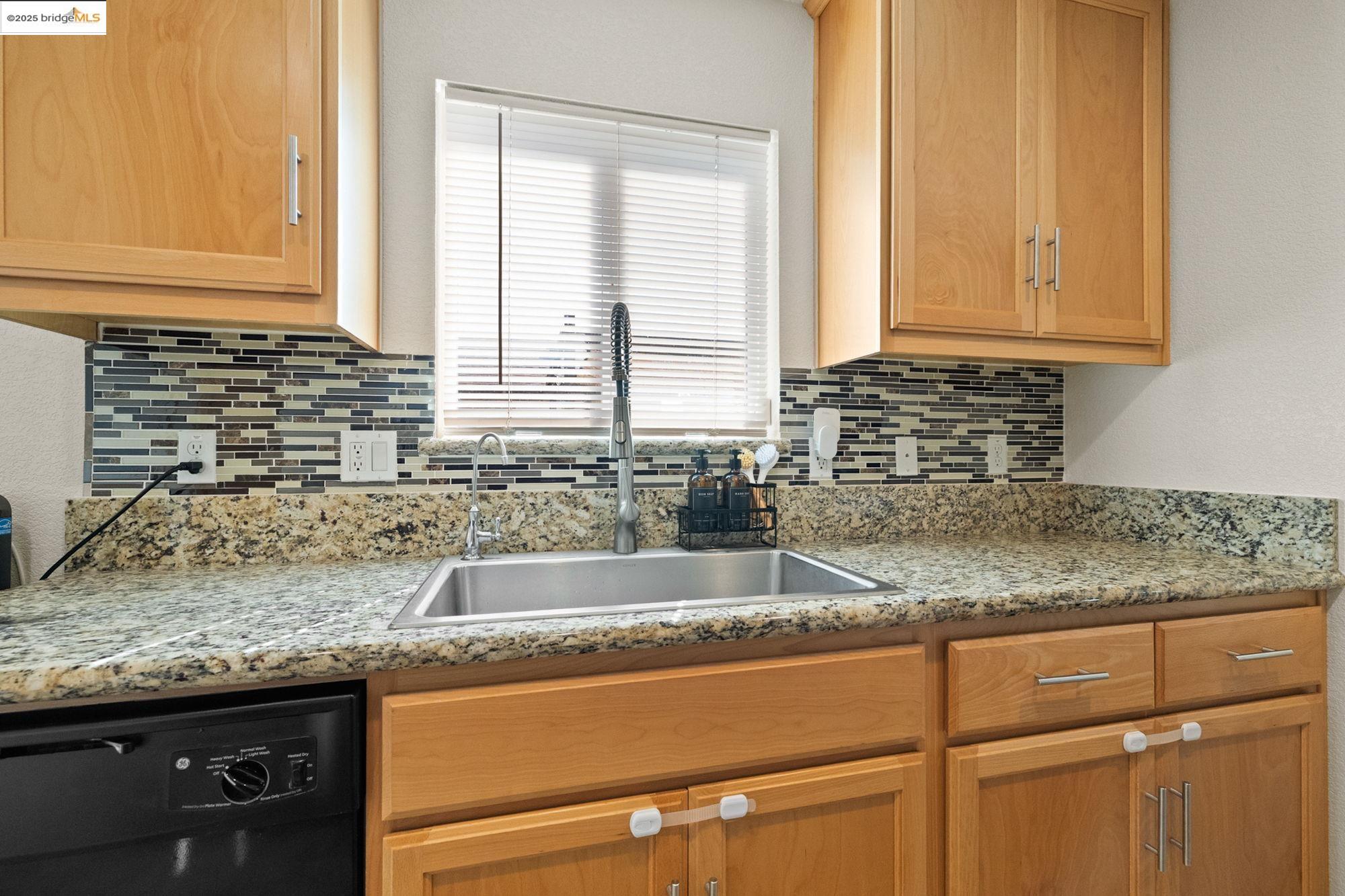 Detail Gallery Image 13 of 25 For 386 Paige Ln, Merced,  CA 95341 - 3 Beds | 2 Baths