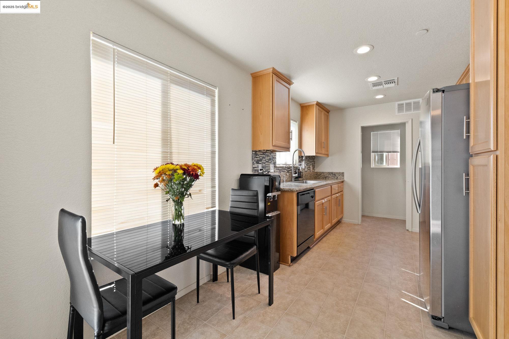 Detail Gallery Image 16 of 25 For 386 Paige Ln, Merced,  CA 95341 - 3 Beds | 2 Baths