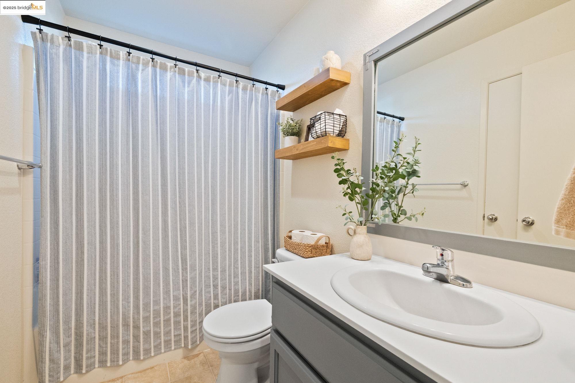 Detail Gallery Image 4 of 25 For 386 Paige Ln, Merced,  CA 95341 - 3 Beds | 2 Baths