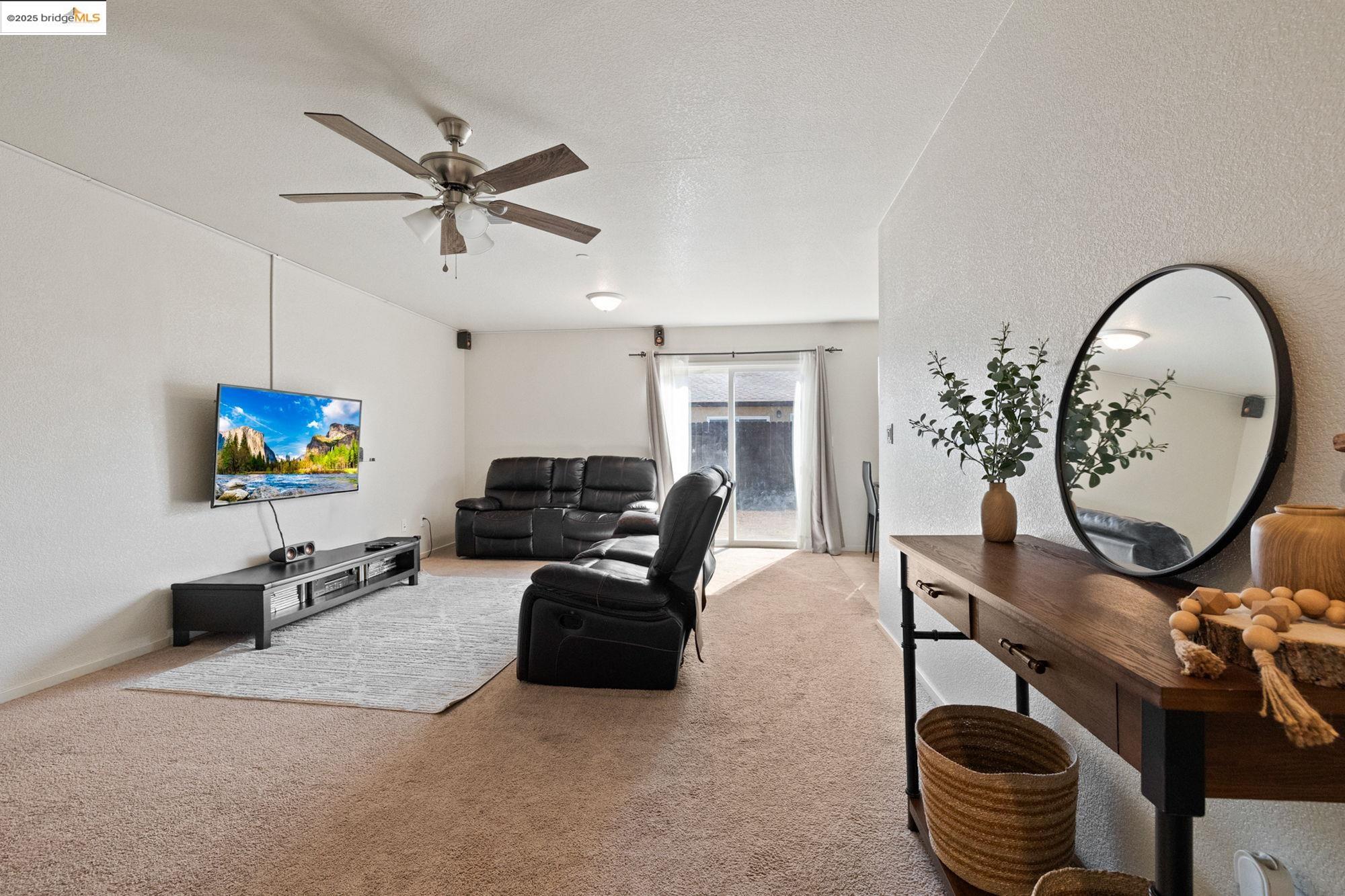 Detail Gallery Image 5 of 25 For 386 Paige Ln, Merced,  CA 95341 - 3 Beds | 2 Baths