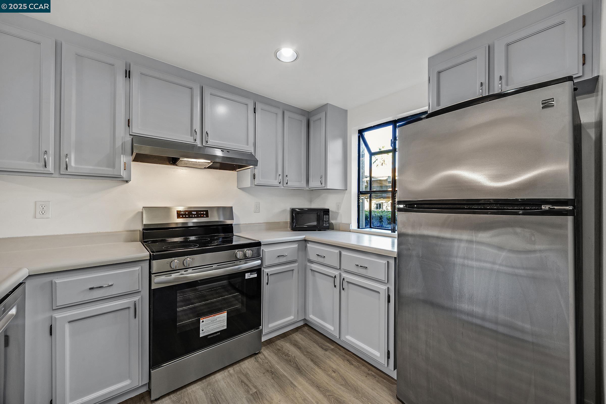 Detail Gallery Image 6 of 33 For 314 Eastgate Ln, Martinez,  CA 94553 - 2 Beds | 1/1 Baths