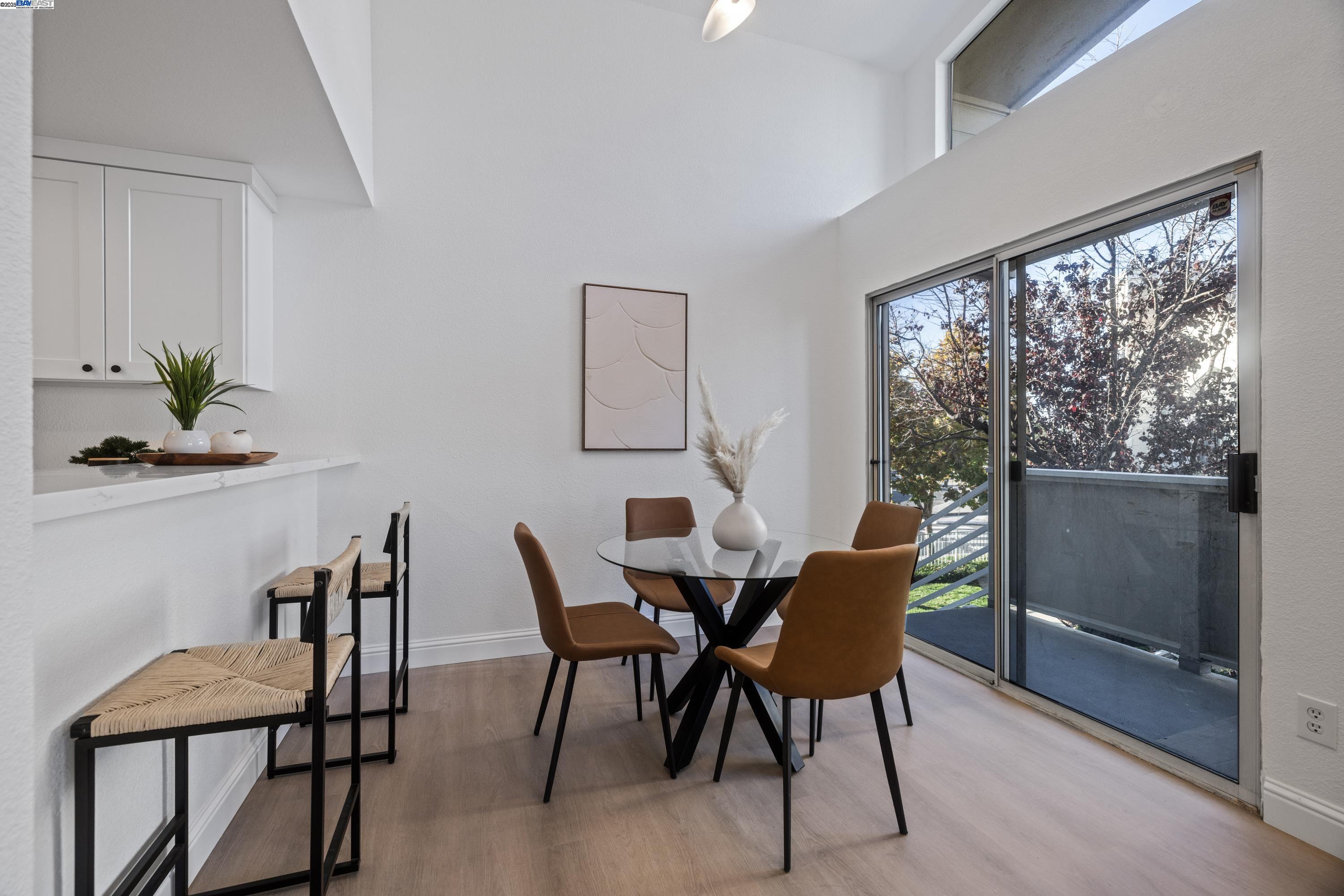 Detail Gallery Image 6 of 11 For 1450 Thrush Ave #17,  San Leandro,  CA 94578 - 2 Beds | 1 Baths