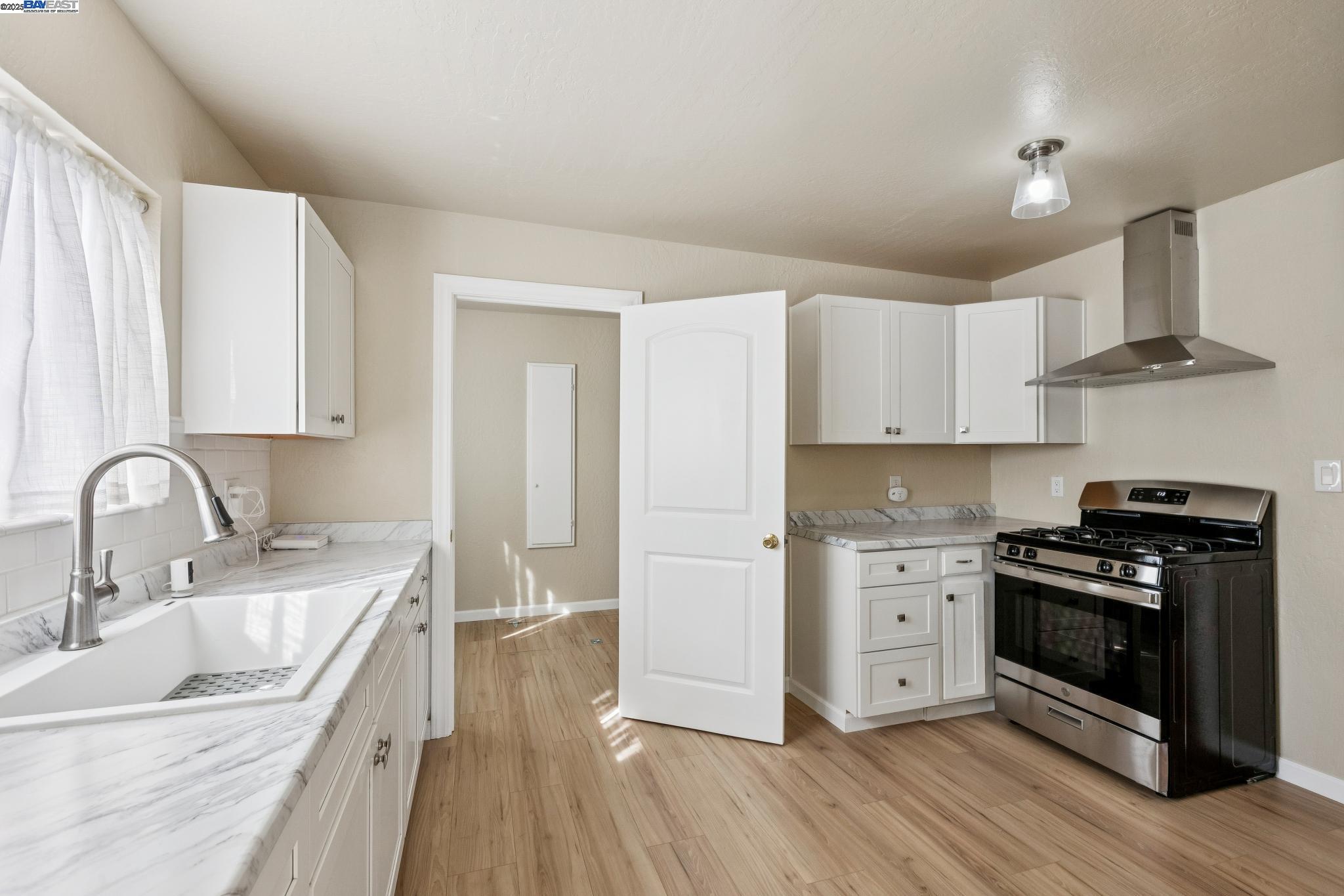 Detail Gallery Image 4 of 58 For 1351 Peach Ct, San Jose,  CA 95116 - – Beds | – Baths