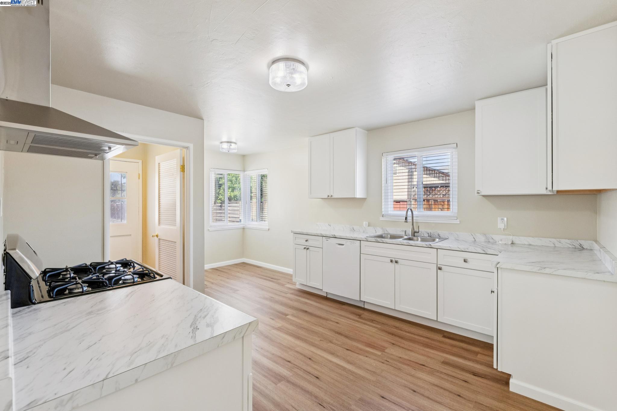 Detail Gallery Image 6 of 58 For 1351 Peach Ct, San Jose,  CA 95116 - – Beds | – Baths