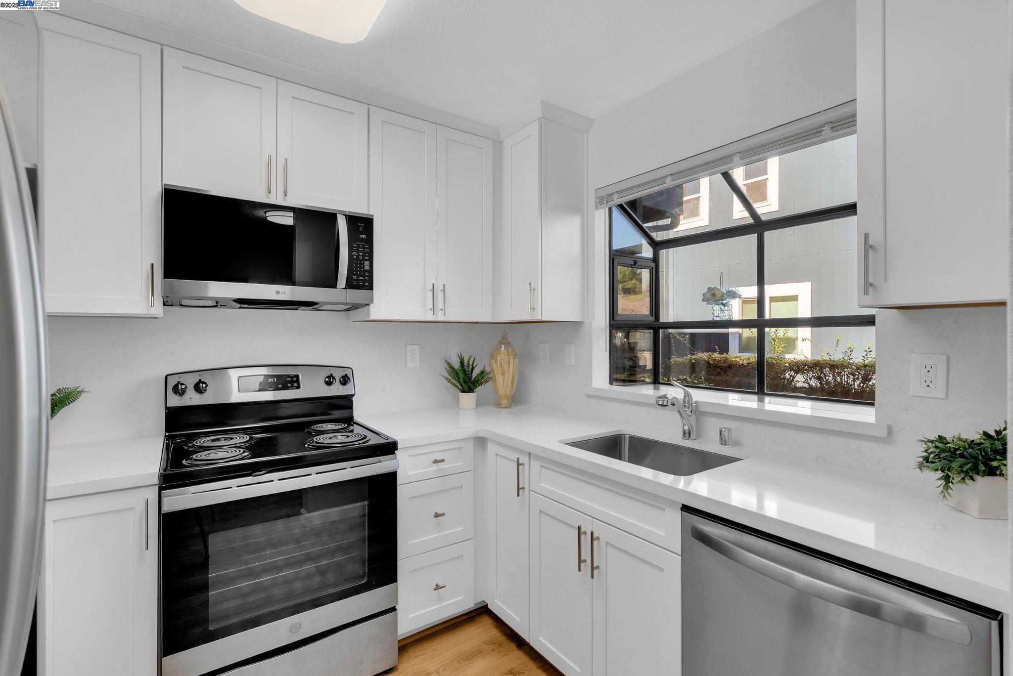 Photo #2: 41116292 Listing: Photo #2