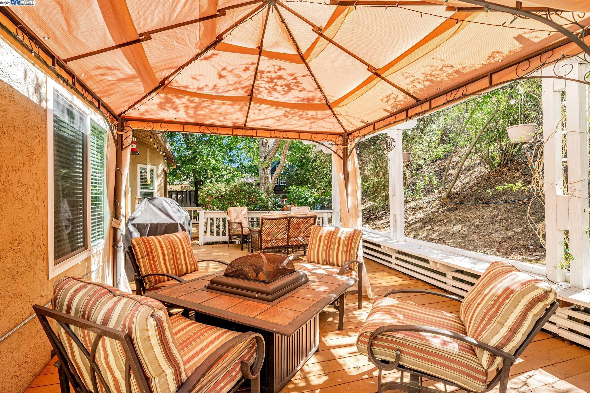 Detail Gallery Image 23 of 32 For 7840 Creekside Dr, Dublin,  CA 94568 - 5 Beds | 3/1 Baths