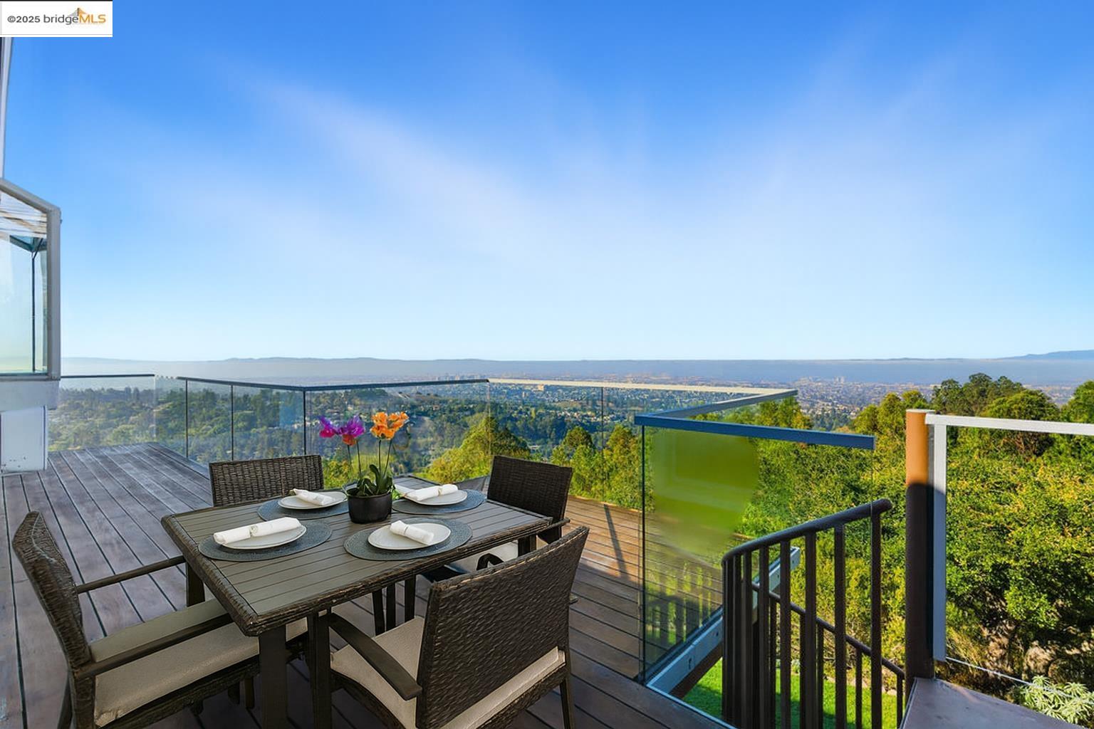 Detail Gallery Image 18 of 59 For 6413 Gwin Ct, Oakland,  CA 94611 - 4 Beds | 3/1 Baths