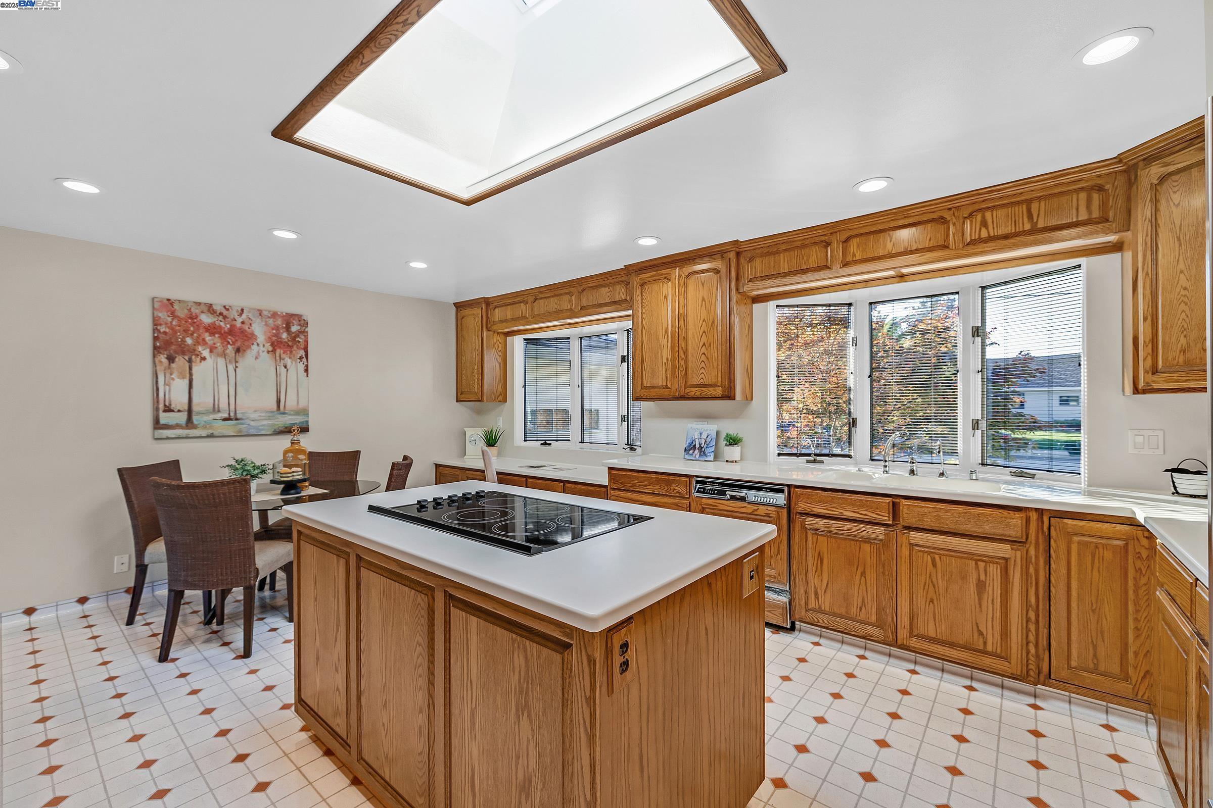 Detail Gallery Image 10 of 58 For 4754 Northdale Dr, Fremont,  CA 94536 - 3 Beds | 2/1 Baths