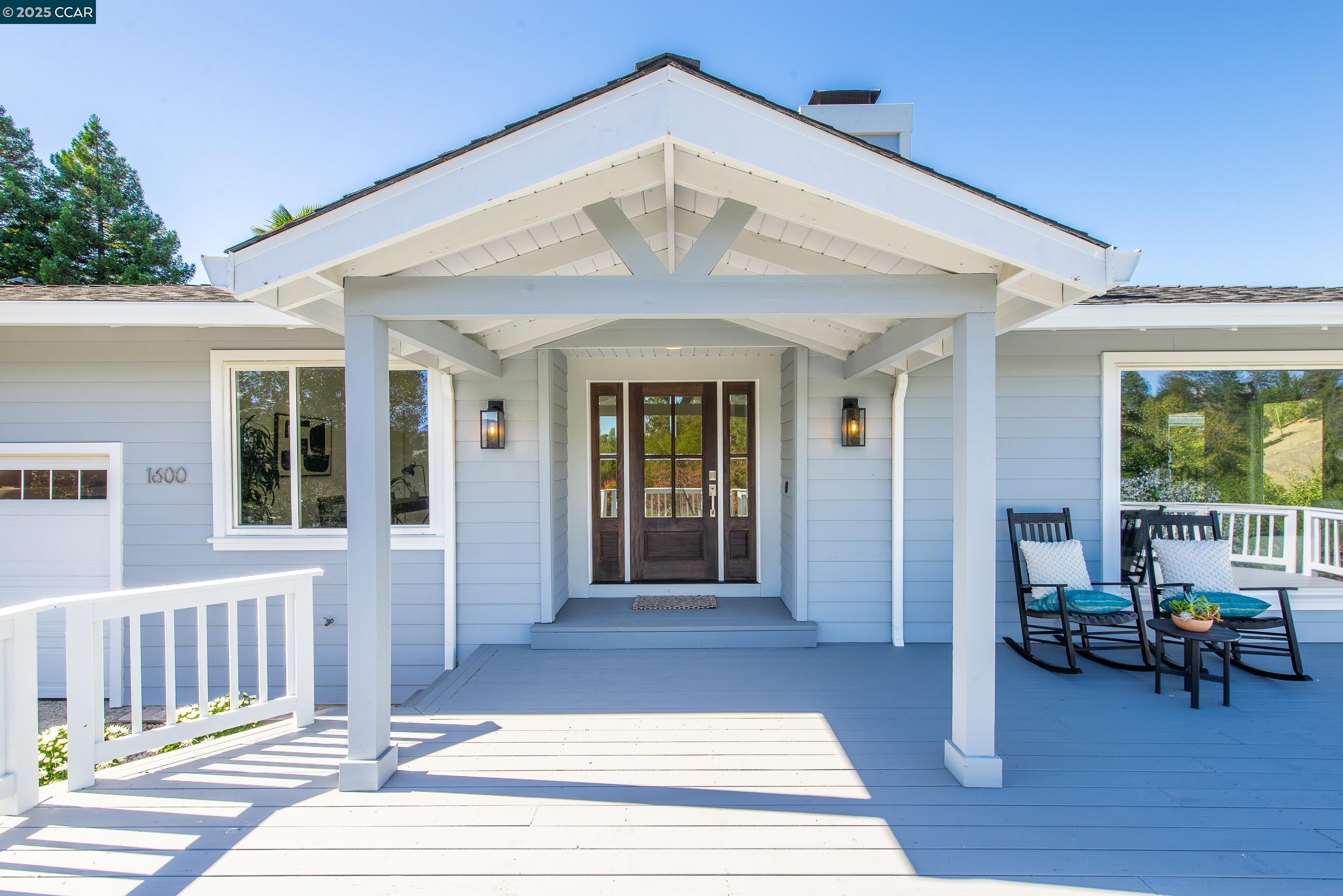 Detail Gallery Image 2 of 47 For 1600 Shangri La Ct., Lafayette,  CA 94549 - 5 Beds | 3 Baths