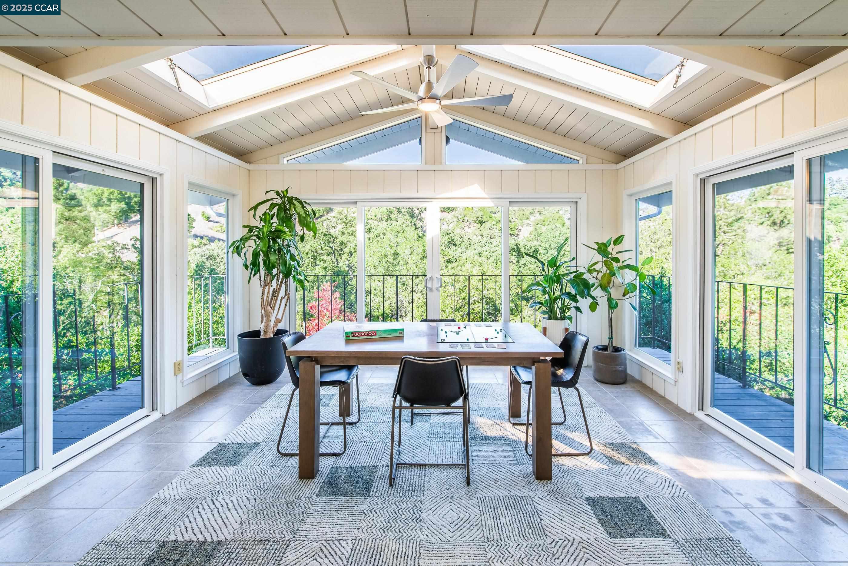 Detail Gallery Image 16 of 47 For 1600 Shangri La Ct., Lafayette,  CA 94549 - 5 Beds | 3 Baths