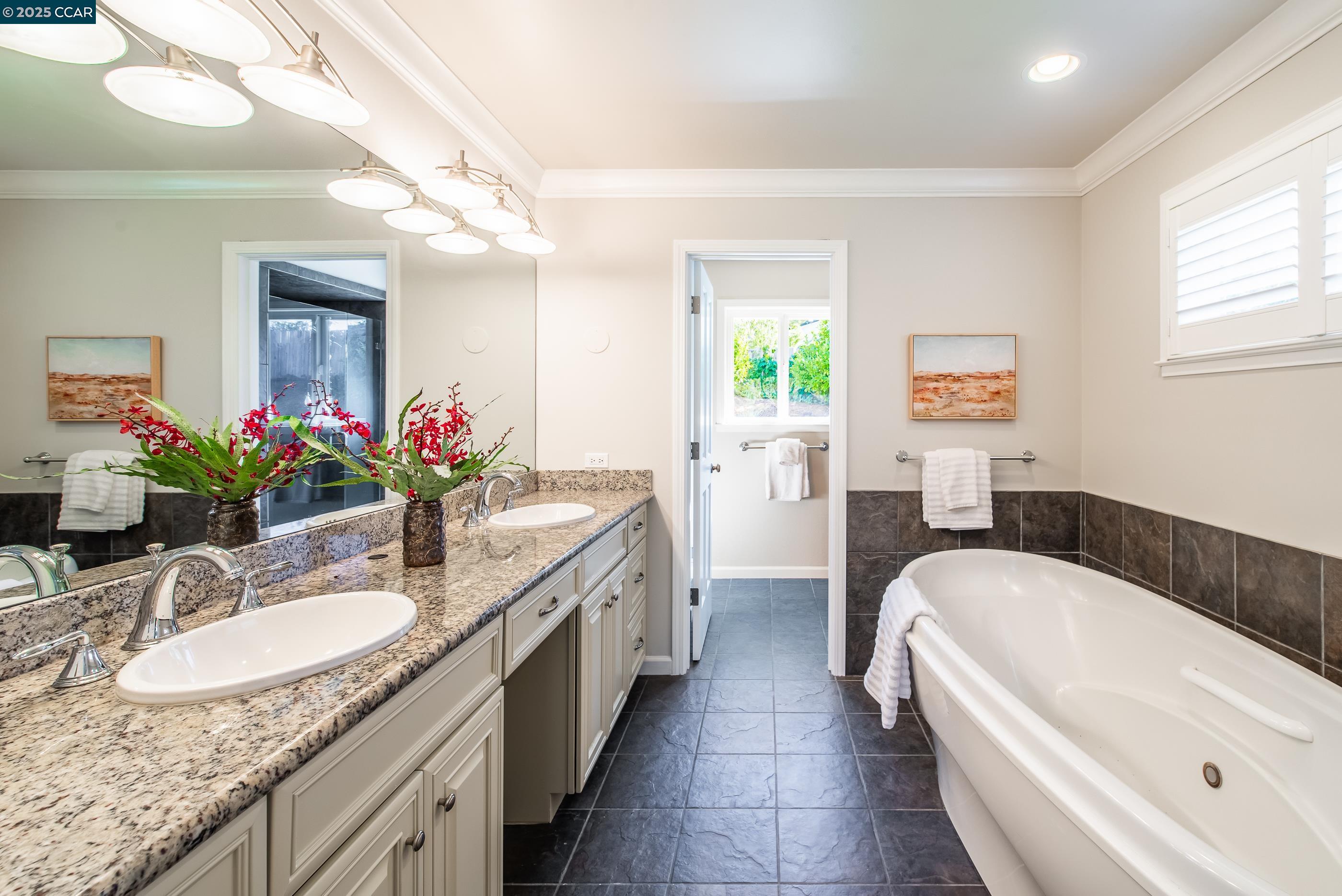 Detail Gallery Image 31 of 47 For 1600 Shangri La Ct., Lafayette,  CA 94549 - 5 Beds | 3 Baths