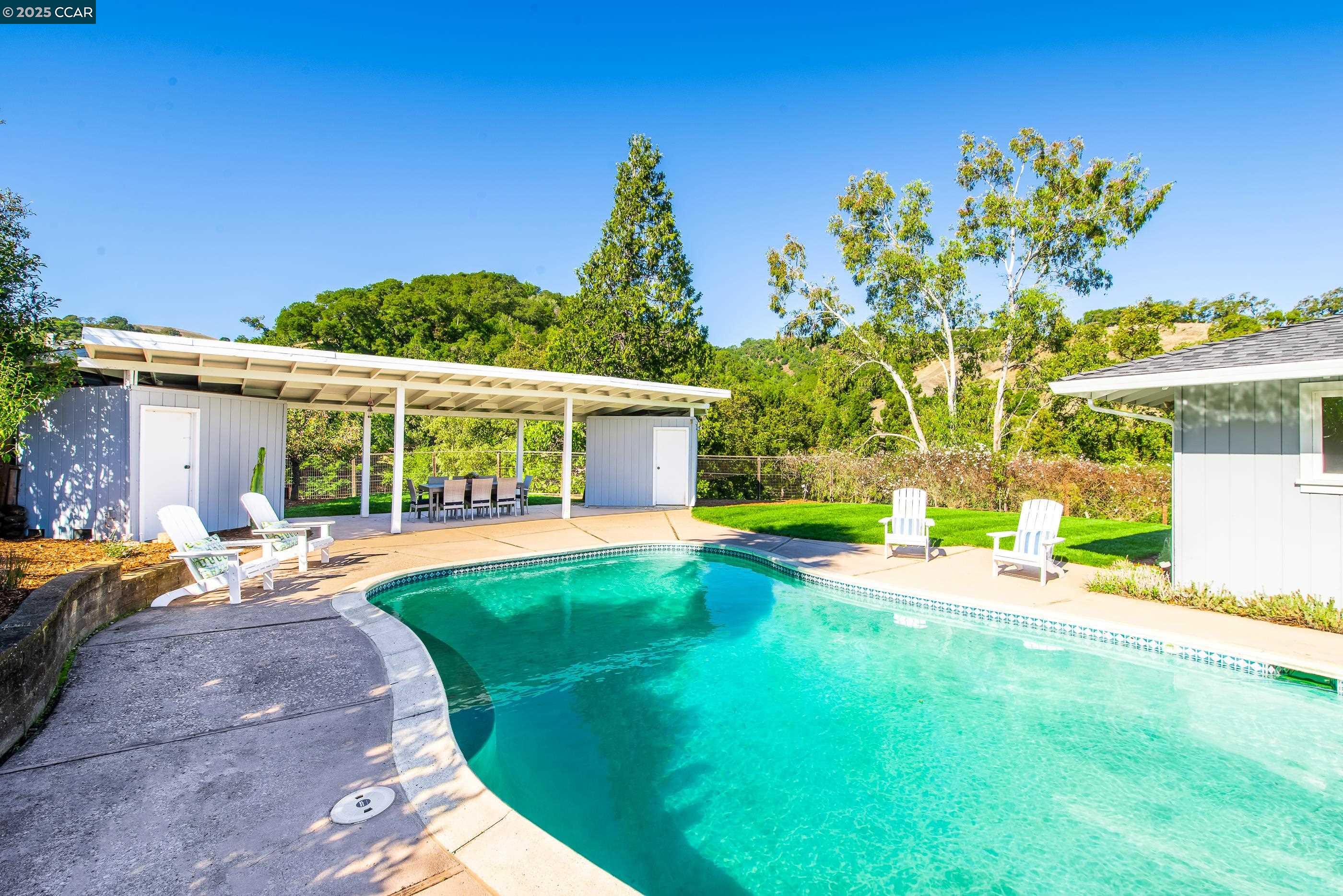 Detail Gallery Image 39 of 47 For 1600 Shangri La Ct., Lafayette,  CA 94549 - 5 Beds | 3 Baths